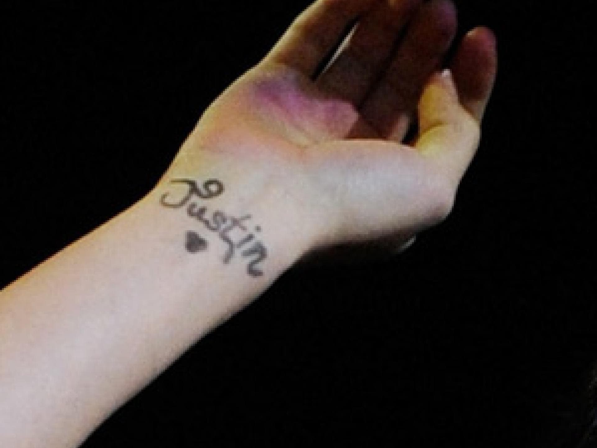 selena-gomez-neues-justin-tattoo-300x300-bild-1-1275242.jpg