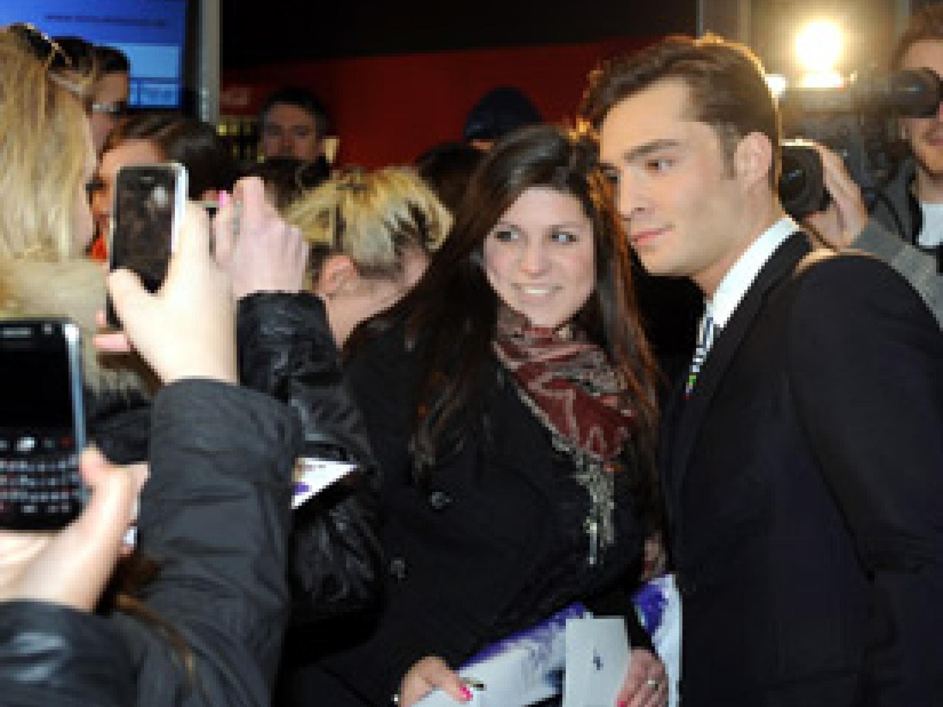 powder-girl-interview-mit-ed-westwick-275x219-bild-1-1073073.jpg