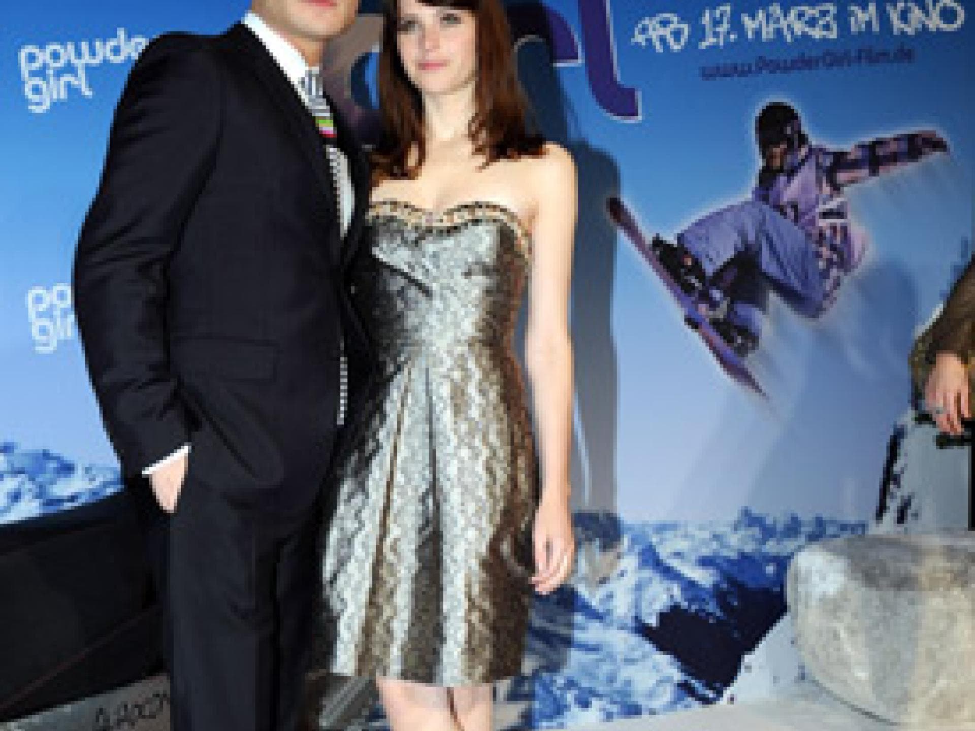 powder-girl-interview-mit-ed-westwick-275x417-bild-2-1073073.jpg