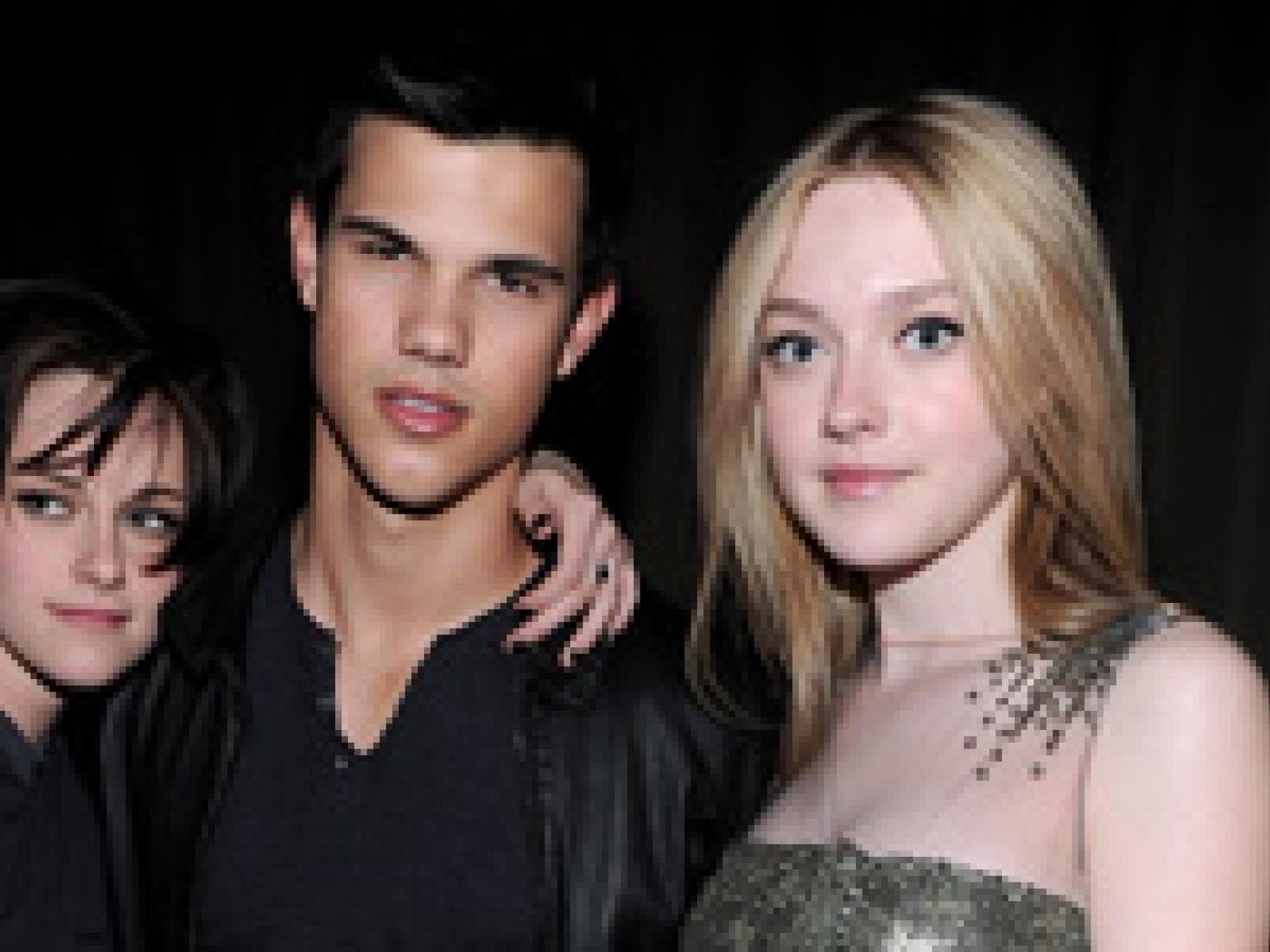 the-runaways-mit-kristen-und-dakota-cherry-bomb-300x150-bild-3-657851.jpg the-runaways-mit-kristen-und-dakota-cherry-bomb-300x150-bild-3-657851.jpg