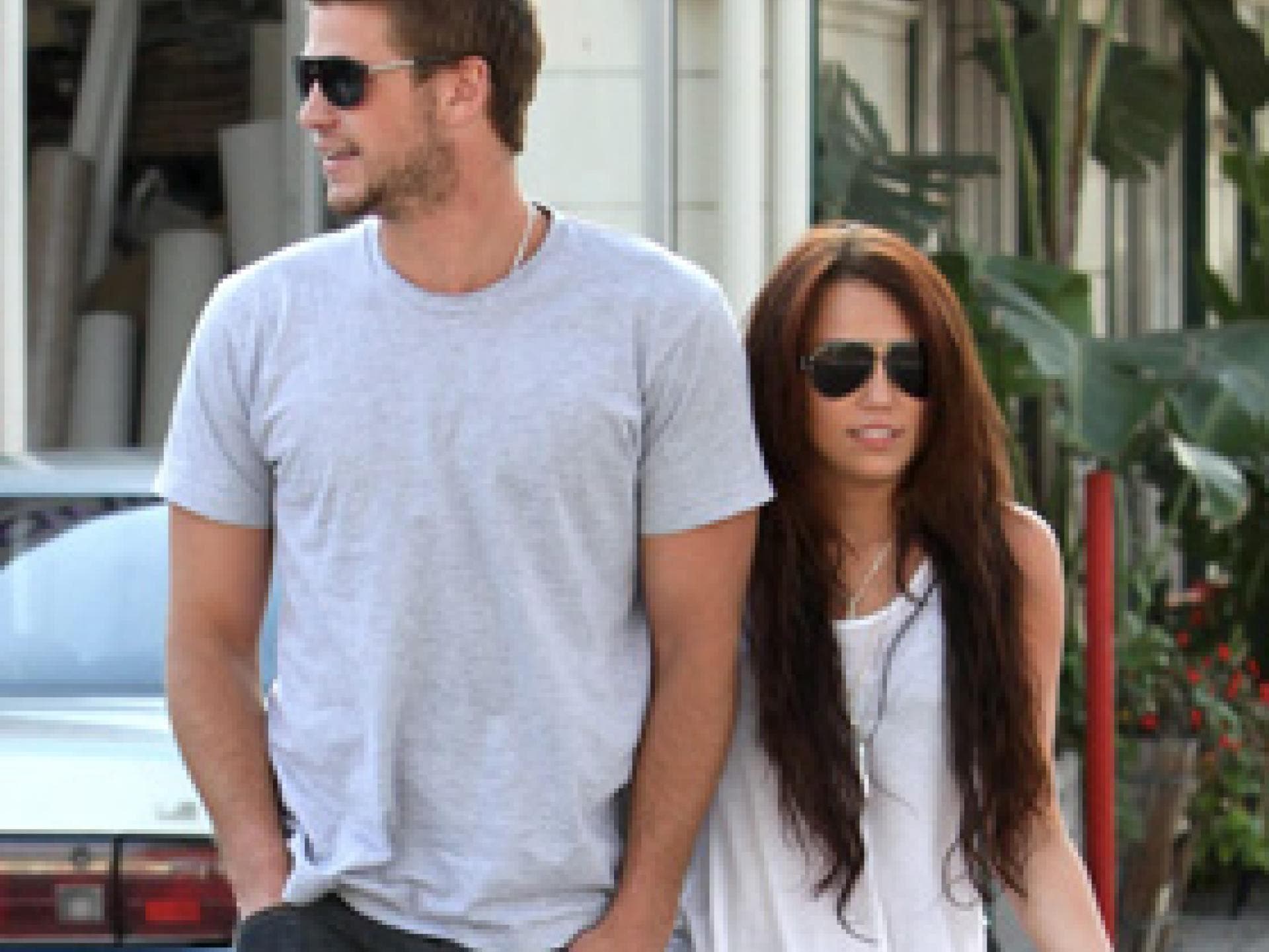zieht-liam-hemsworth-bei-miley-cyrus-ein-279x500-bild-1-608182.jpg zieht-liam-hemsworth-bei-miley-cyrus-ein-279x500-bild-1-608182.jpg