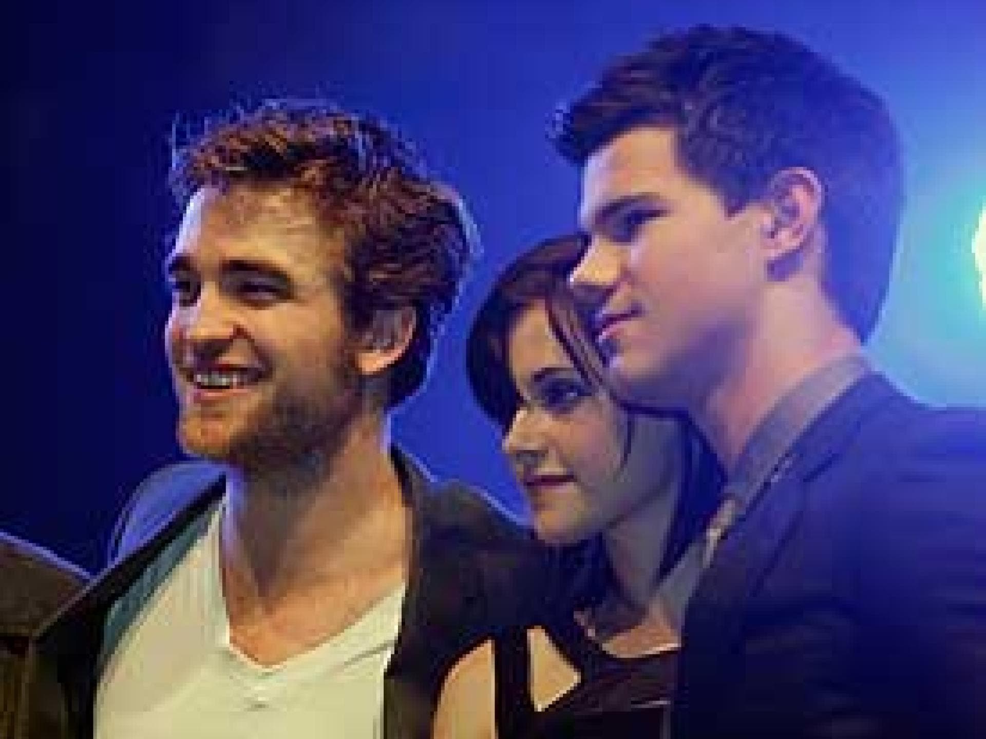 new-moon-robert-pattinson-kristen-stewart-und-taylor-lautner-275x225-bild-3-572199.jpg new-moon-robert-pattinson-kristen-stewart-und-taylor-lautner-275x225-bild-3-572199.jpg