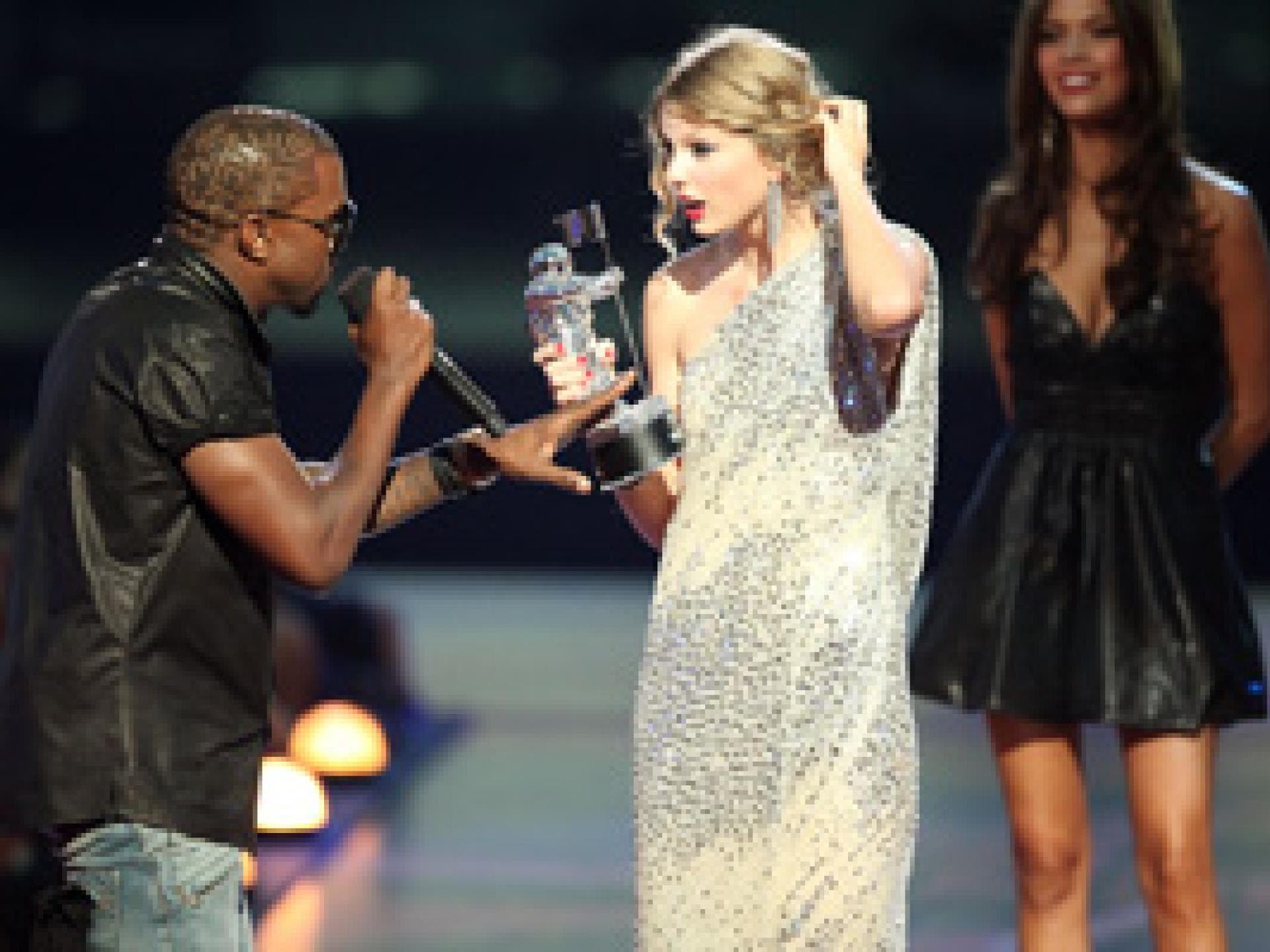 barack-obama-nennt-kanye-west-einen-vollidiot-300x200-bild-1-525670.jpg barack-obama-nennt-kanye-west-einen-vollidiot-300x200-bild-1-525670.jpg