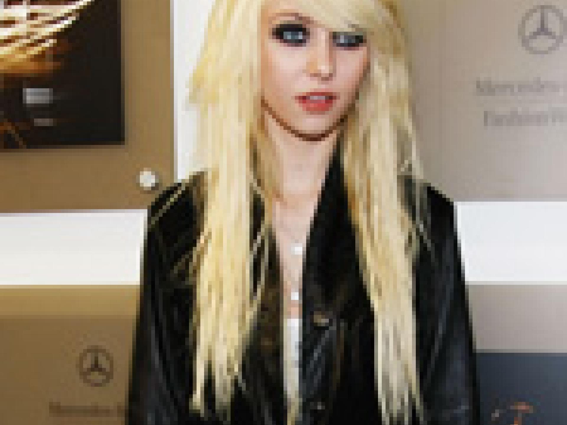 hat-lindsay-lohan-schlechten-einfluss-auf-taylor-momsen-150x400-bild-2-526496.jpg hat-lindsay-lohan-schlechten-einfluss-auf-taylor-momsen-150x400-bild-2-526496.jpg
