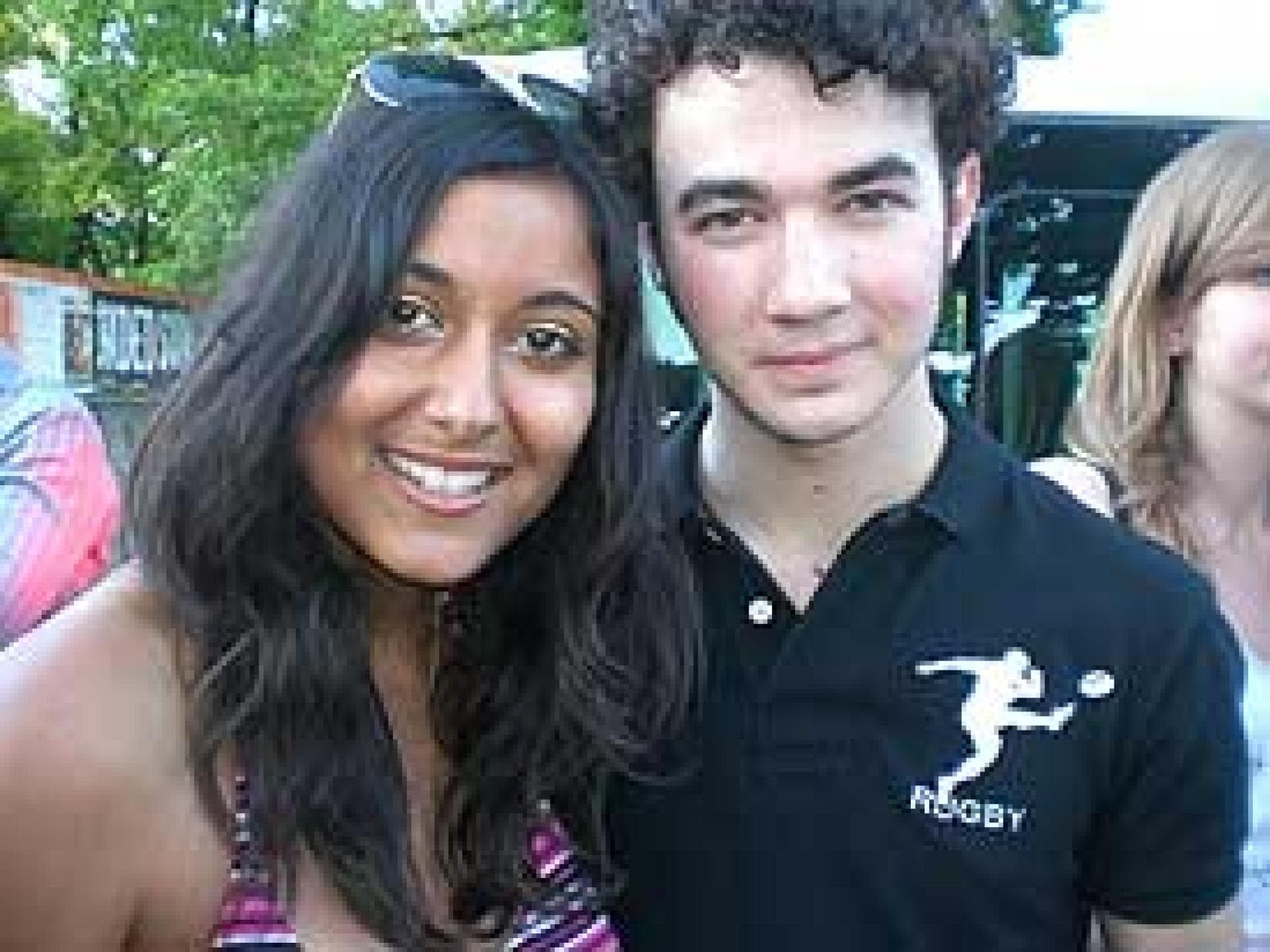 jonas-brothers-konzert-kevin-jonas-mit-fan-275x206-bild-3-452686.jpg jonas-brothers-konzert-kevin-jonas-mit-fan-275x206-bild-3-452686.jpg