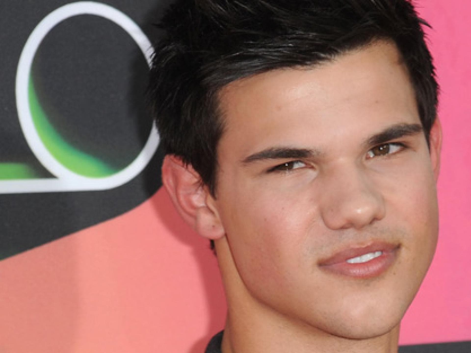 taylor-lautner-getty-images-557x313-815754.jpg