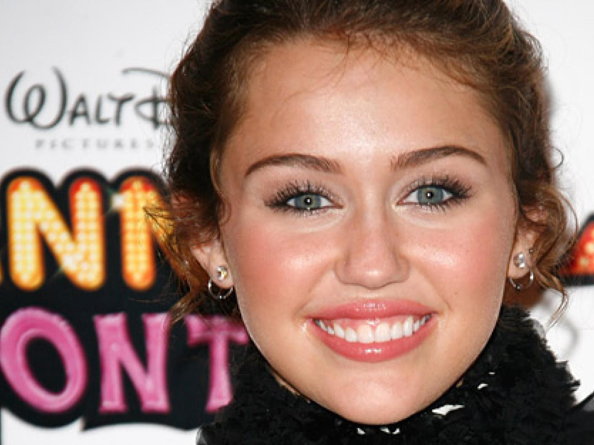 miley-cyrus-twittert-beautytipps-557x313-470760.jpg miley-cyrus-twittert-beautytipps-557x313-470760.jpg
