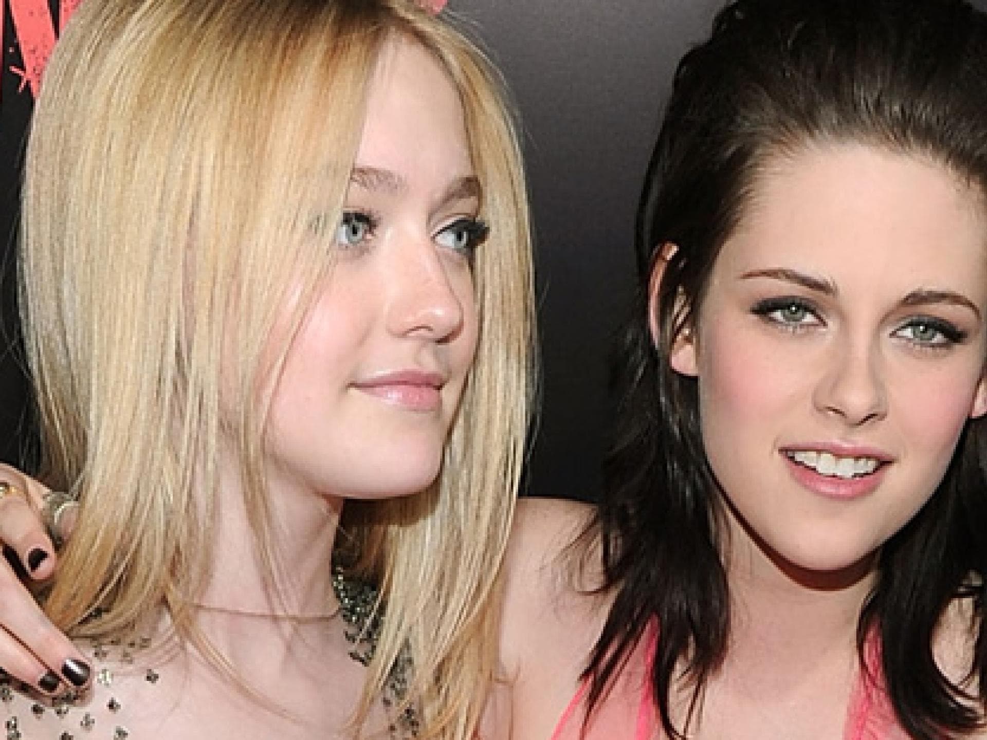 the-runaways-mit-kristen-und-dakota-cherry-bomb-557x313-657851.jpg the-runaways-mit-kristen-und-dakota-cherry-bomb-557x313-657851.jpg