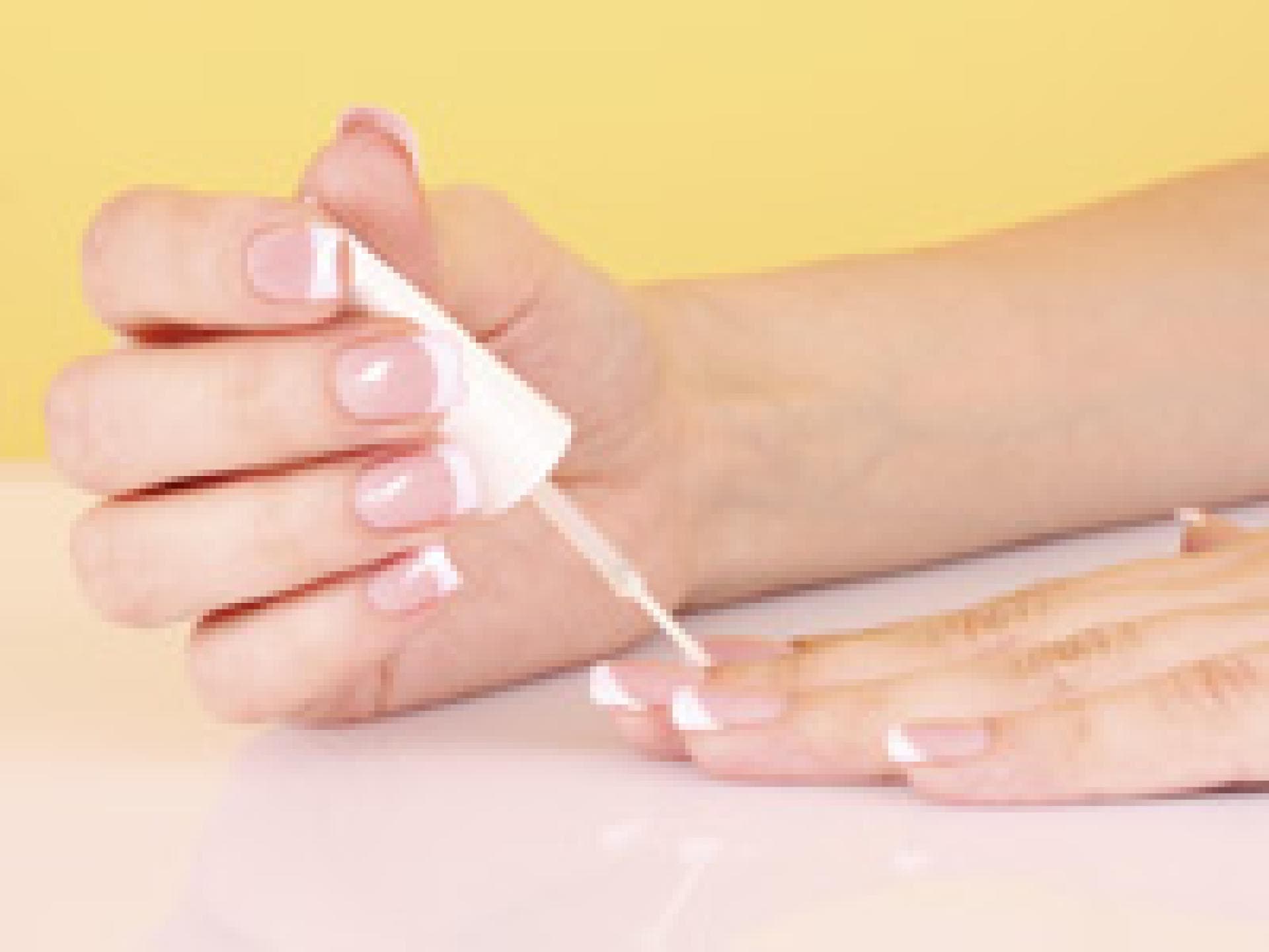 french-manicure-der-klassiker-fuer-gepflegte-naegel-200x150-bild-4-425611.jpg