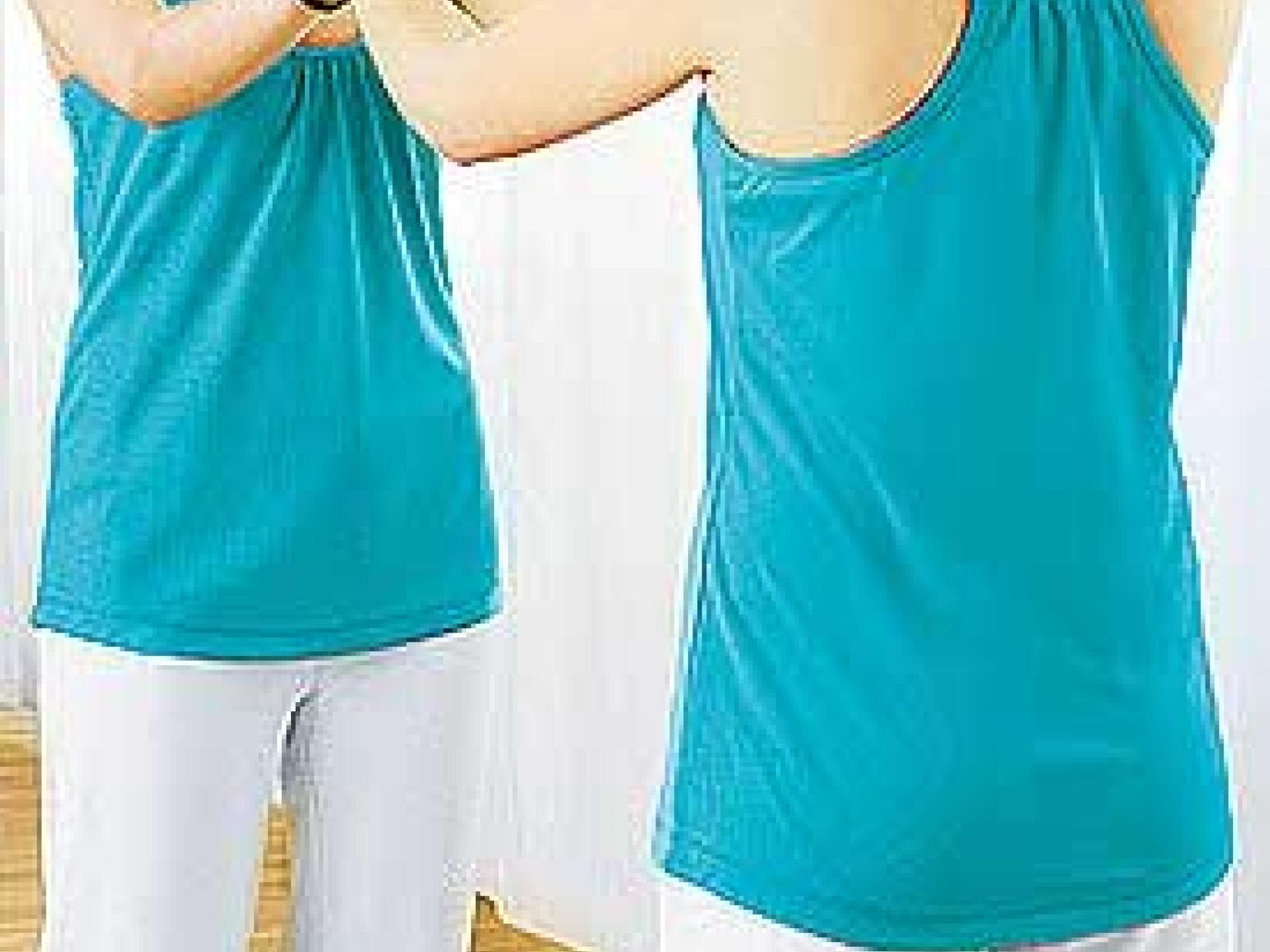 fitnessuebungen-mit-dem-theraband-straffe-oberarme-275x428-bild-1-412149.jpg