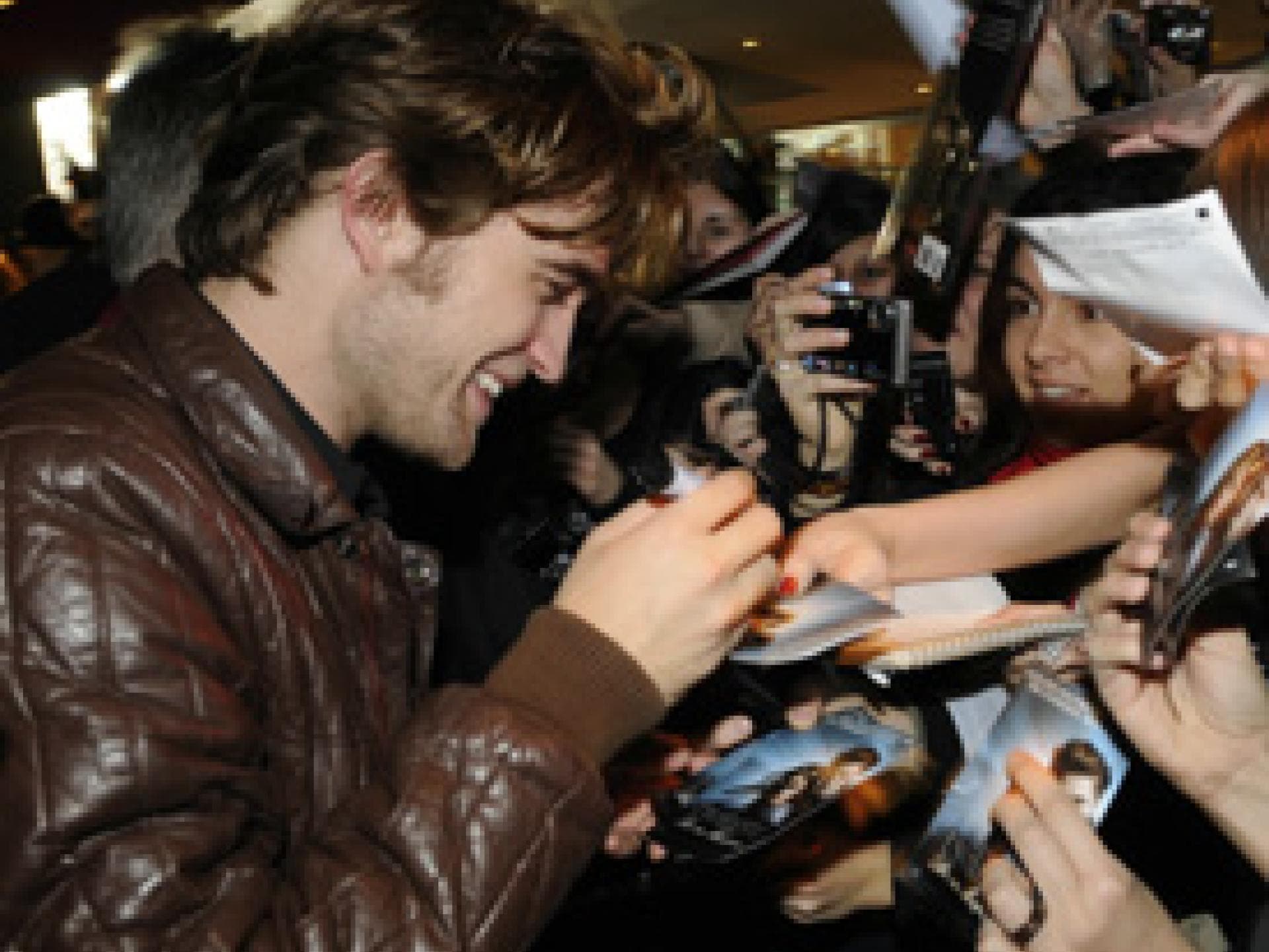maedchen-de-im-interview-mit-robert-pattinson-275x275-bild-1-269252.jpg maedchen-de-im-interview-mit-robert-pattinson-275x275-bild-1-269252.jpg