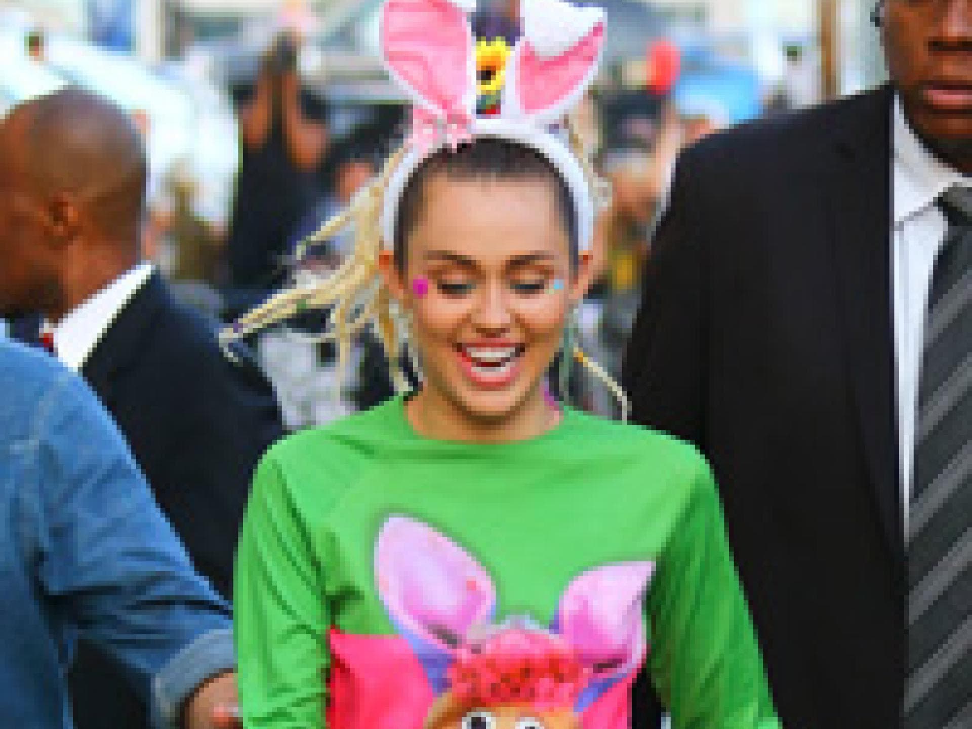 miley-cyrus-jimmy-kimmel-neu-ddp-inline-2080939.jpg