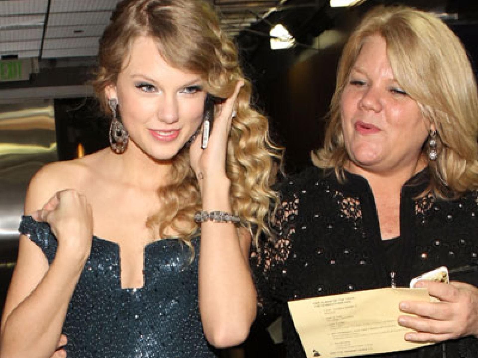 taylor-swift-und-ihre-mutter-inline-getty-2043249.jpg taylor-swift-und-ihre-mutter-inline-getty-2043249.jpg