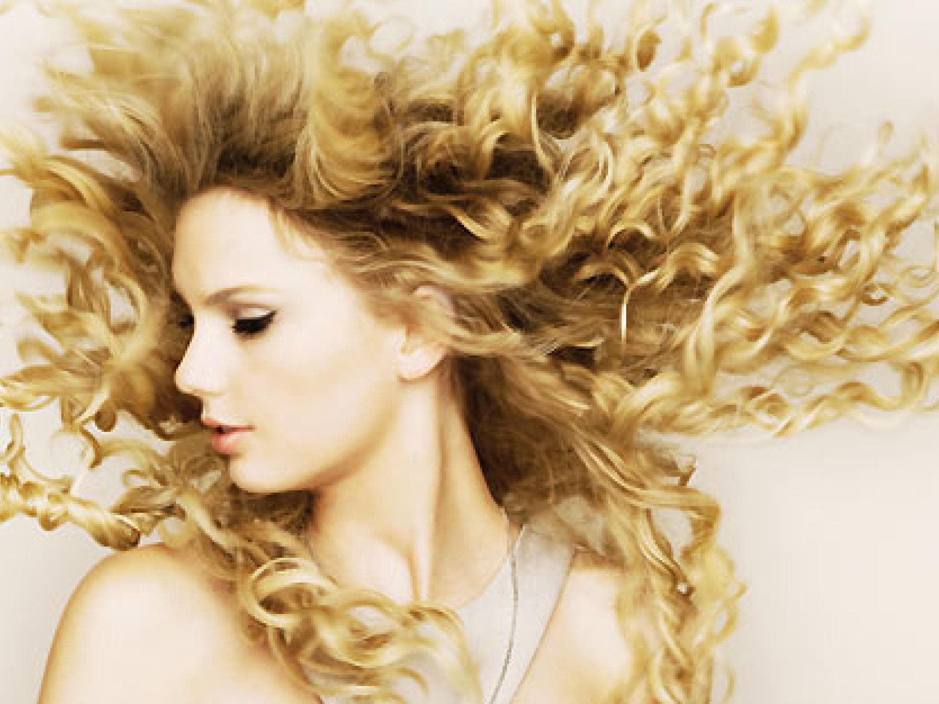 taylor-swift-mit-love-story-und-fearless-auf-erfolgskurs-557x313-351470.jpg