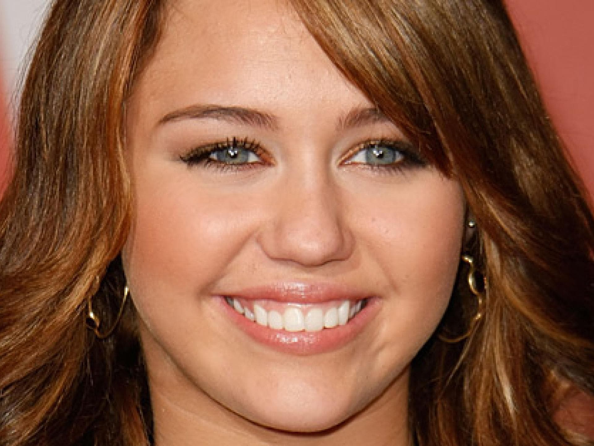 miley-cyrus-hat-ihren-fuehrerschein-foto-getty-images-557x313-271669.jpg miley-cyrus-hat-ihren-fuehrerschein-foto-getty-images-557x313-271669.jpg