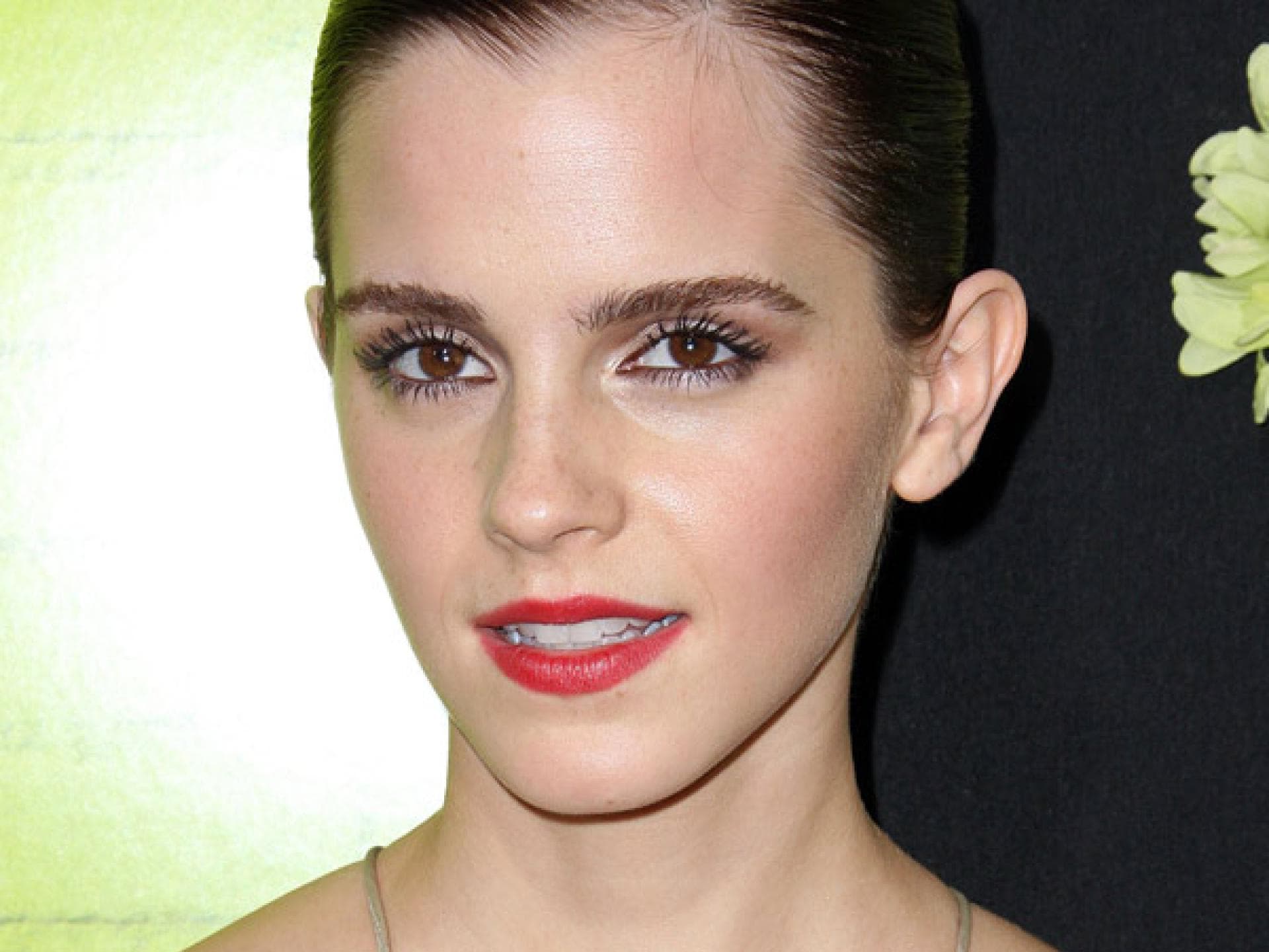 Emma Watson: Strenge Hochsteckfrisur