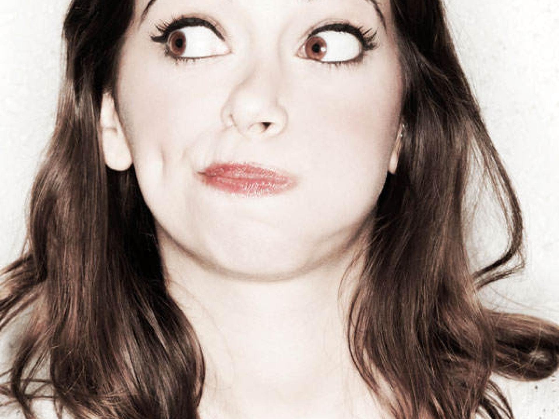 Wenn der Tampon zu weit in die Scheide geschoben wird, kann er in die Gebärmutter rutschen.