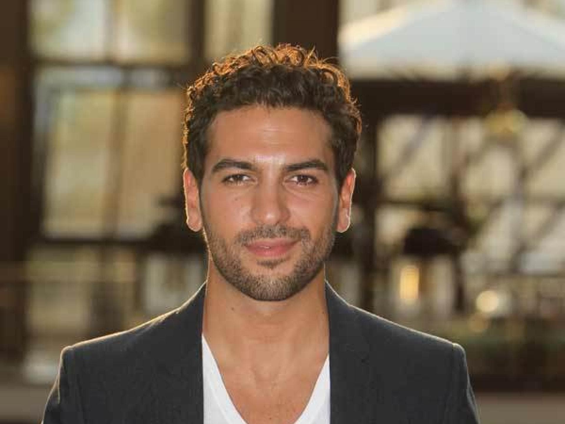 Elyas M'Barek als Vampiranführer Raphael Elyas M'Barek als Vampiranführer Raphael