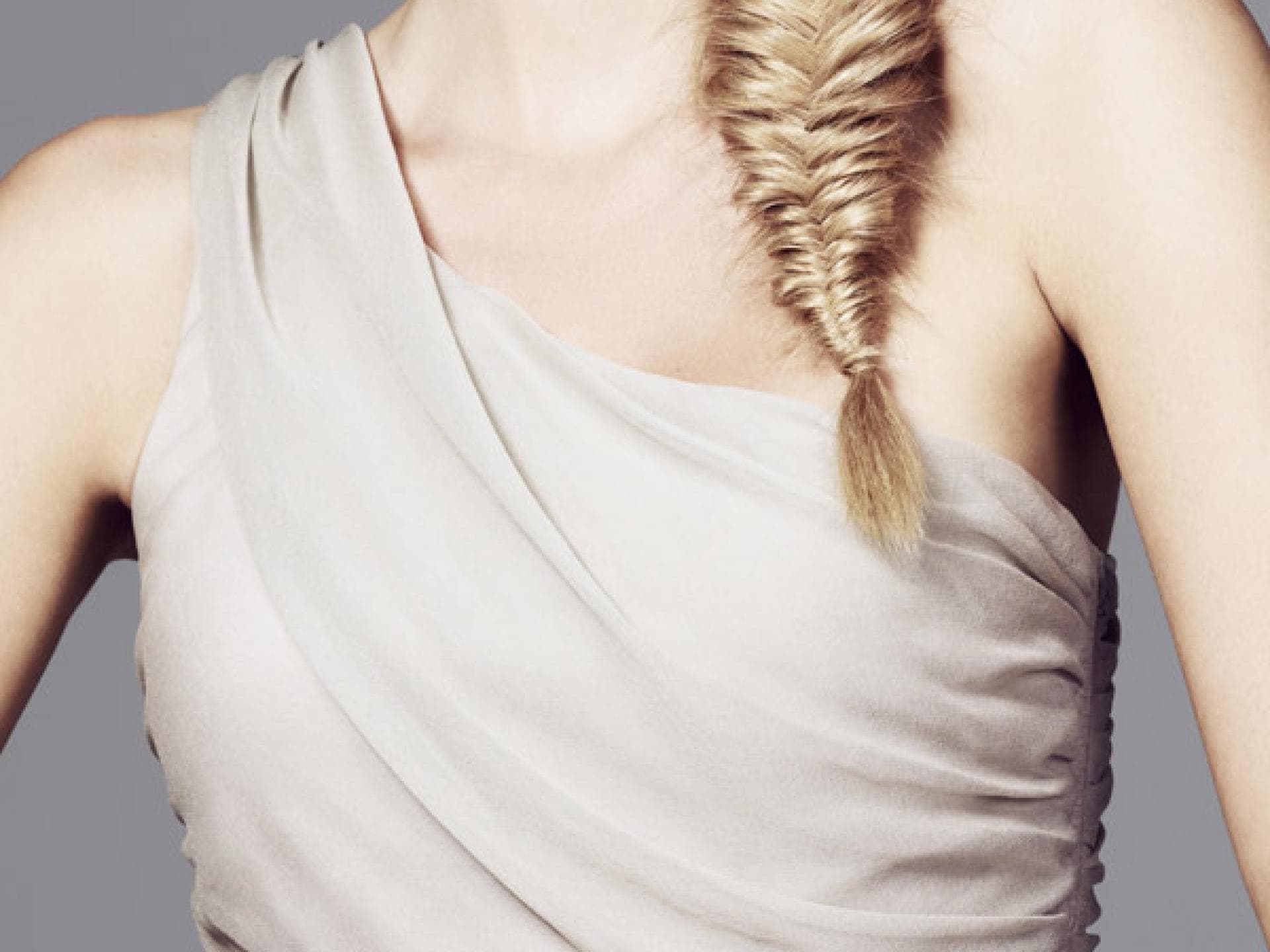 Frisur mit Fischgrätenzopf