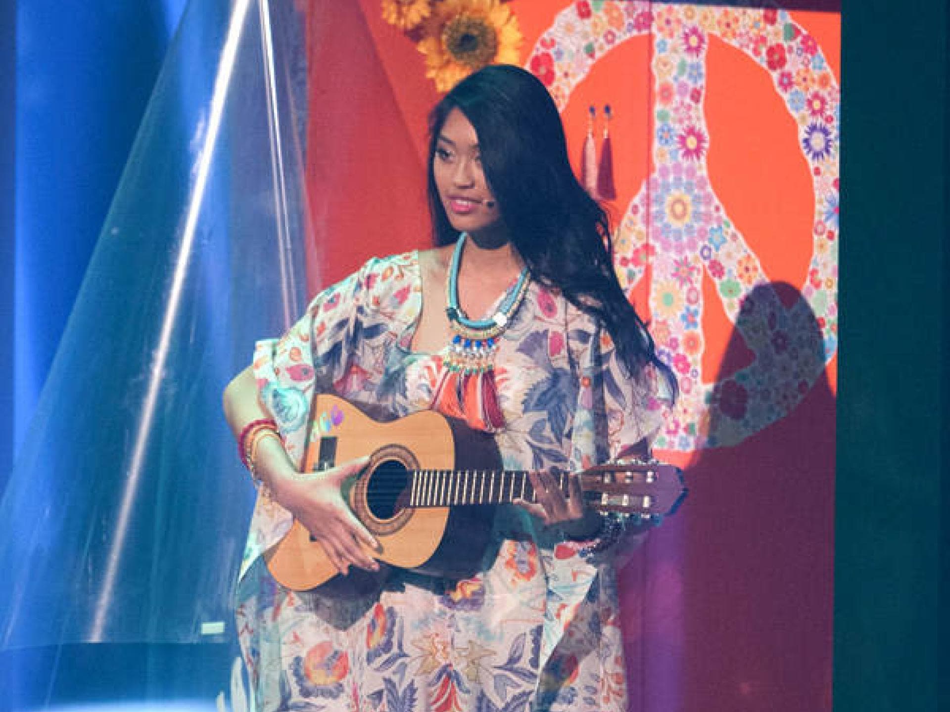 Anuthida beim GNTM 2015 Finale in der Hippie-Hölle