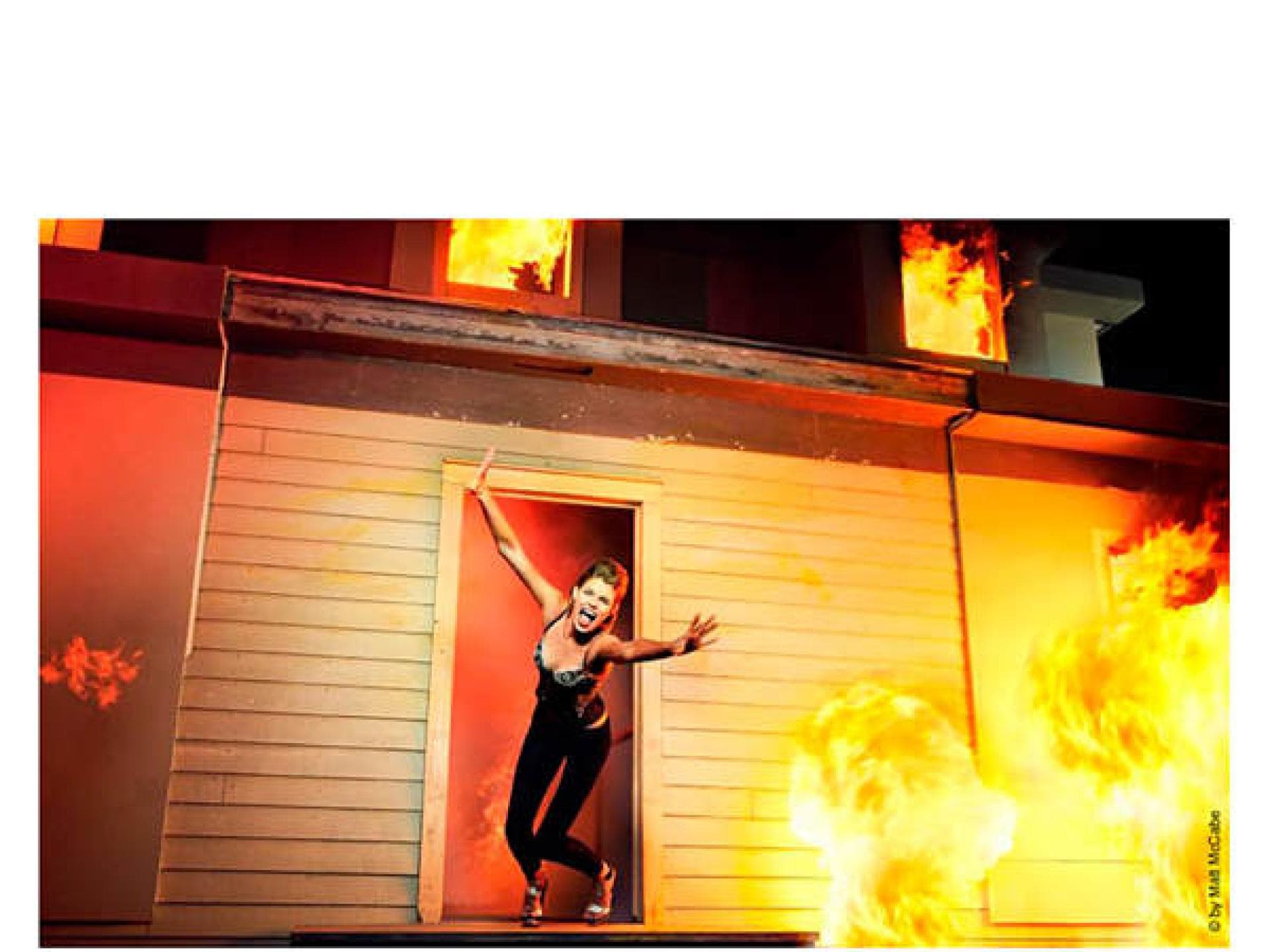 Luisa Hartema beim Feuer-Shooting