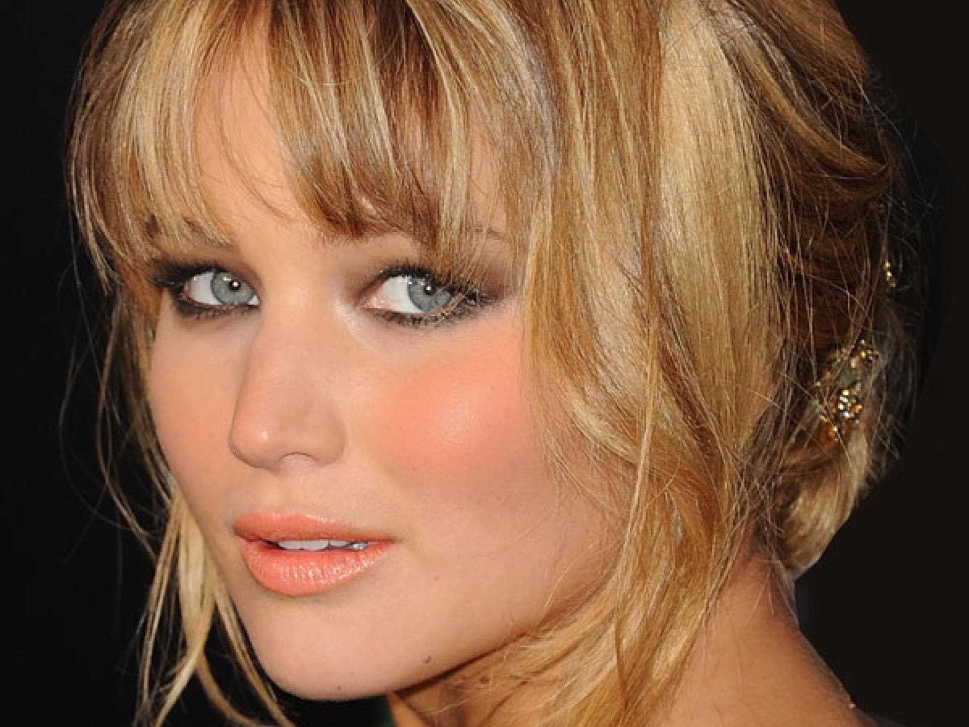 Jennifer Lawrence mit Metallic Make-up