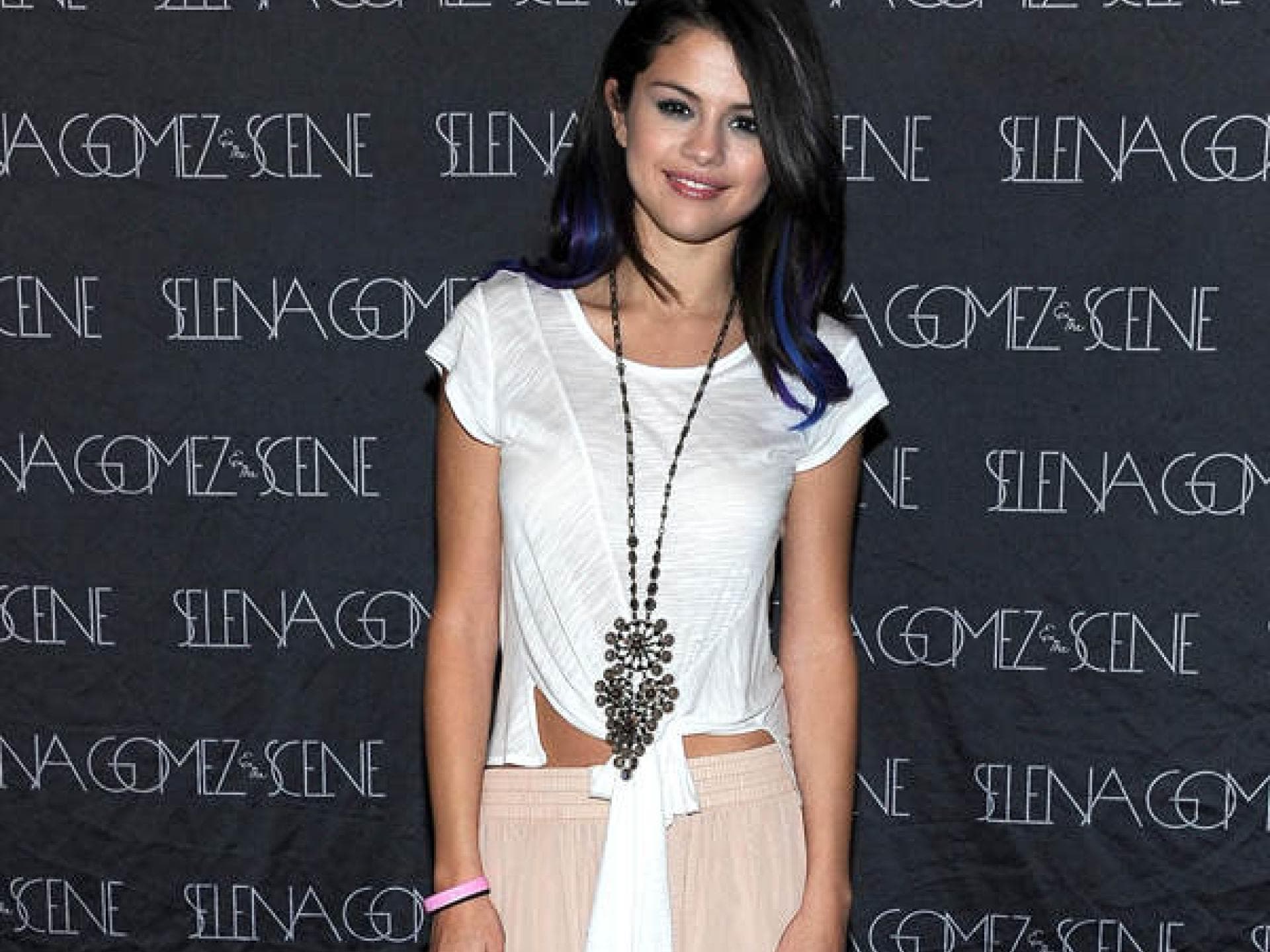 Selena Gomez trägt Maxi-Rock Selena Gomez trägt Maxi-Rock