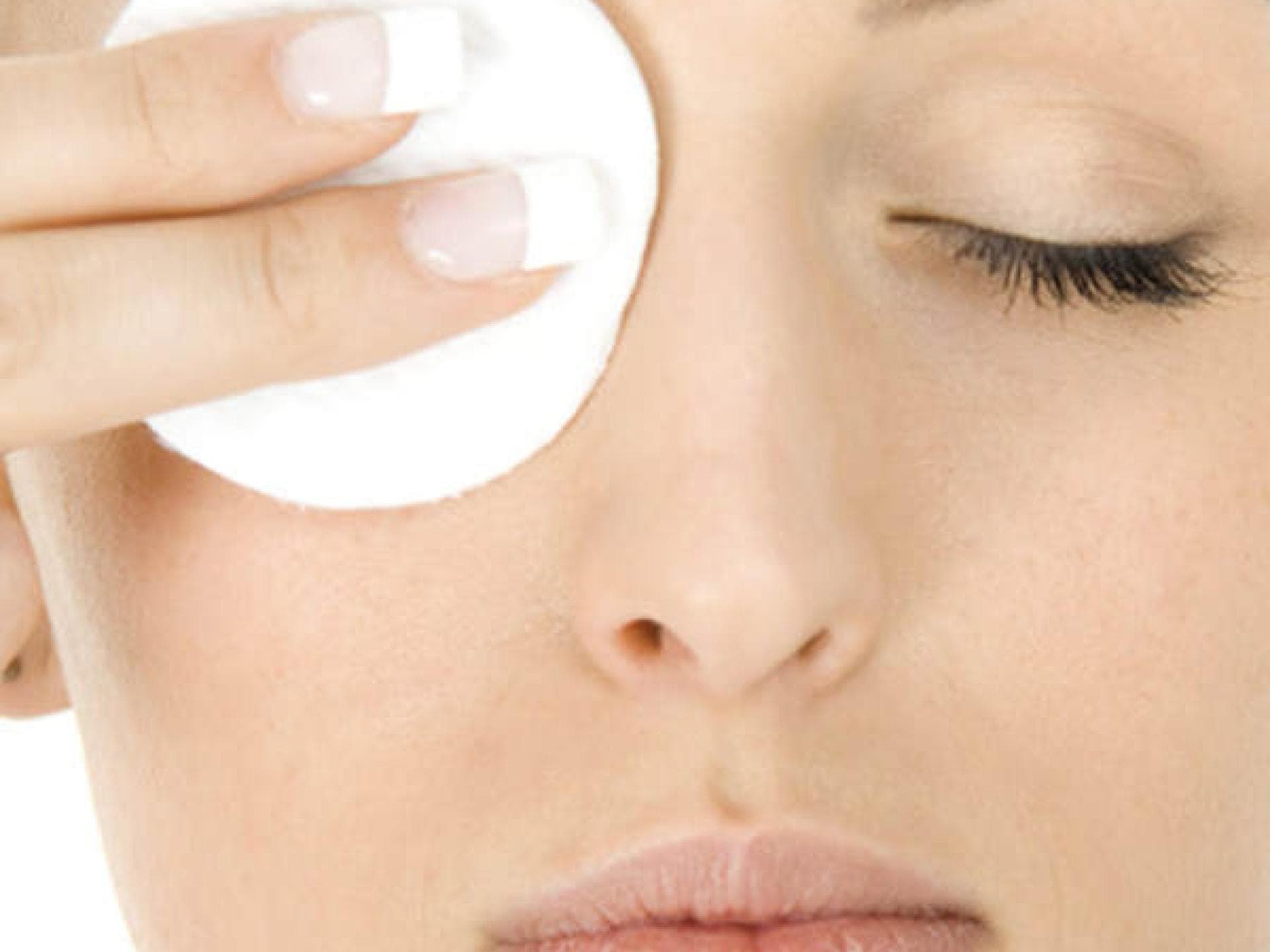 Schritt 1: Augen-Make-up entfernen Schritt 1: Augen-Make-up entfernen