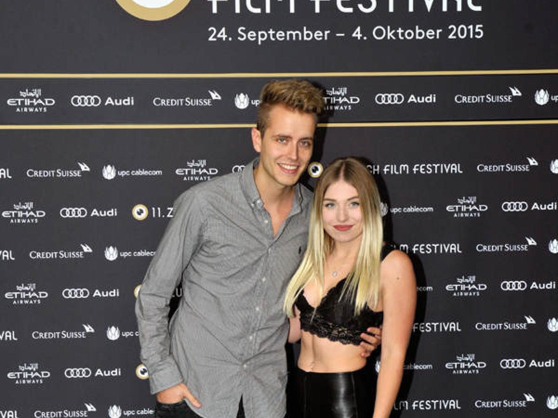 Bibi im schwarzen BH Bibi im schwarzen BH