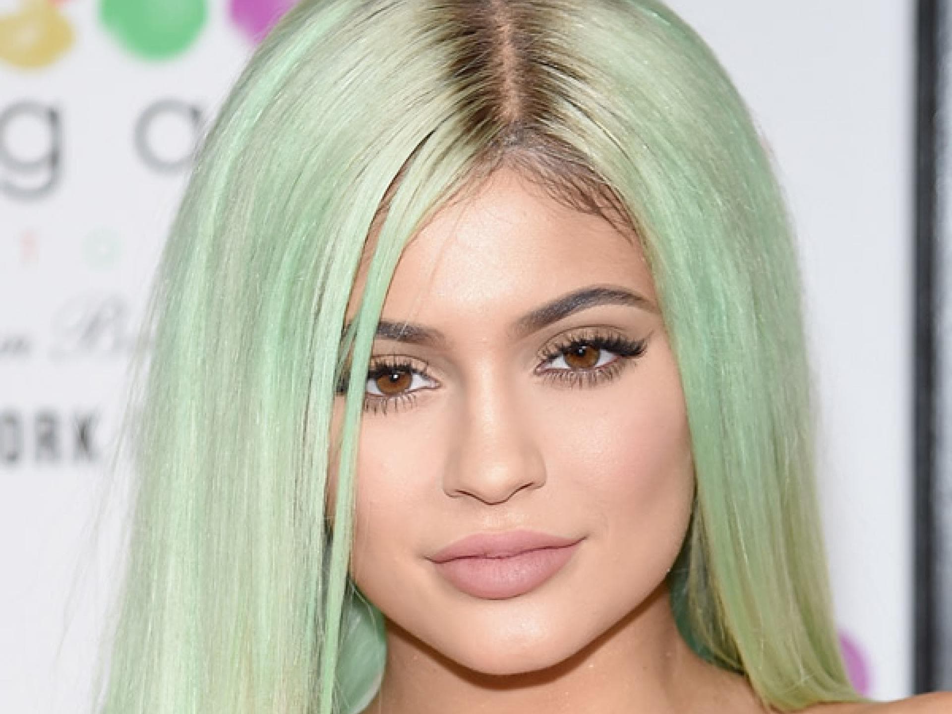 Kylie Jenner mit bunten Haaren Kylie Jenner mit bunten Haaren