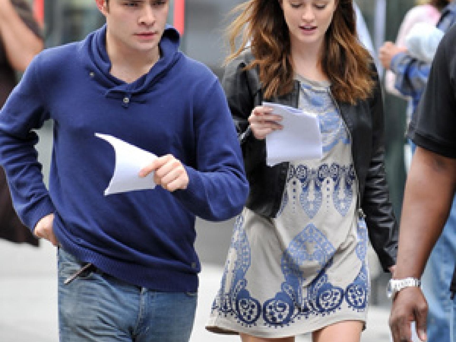 Leighton Meester im süßen Mini-Kleid