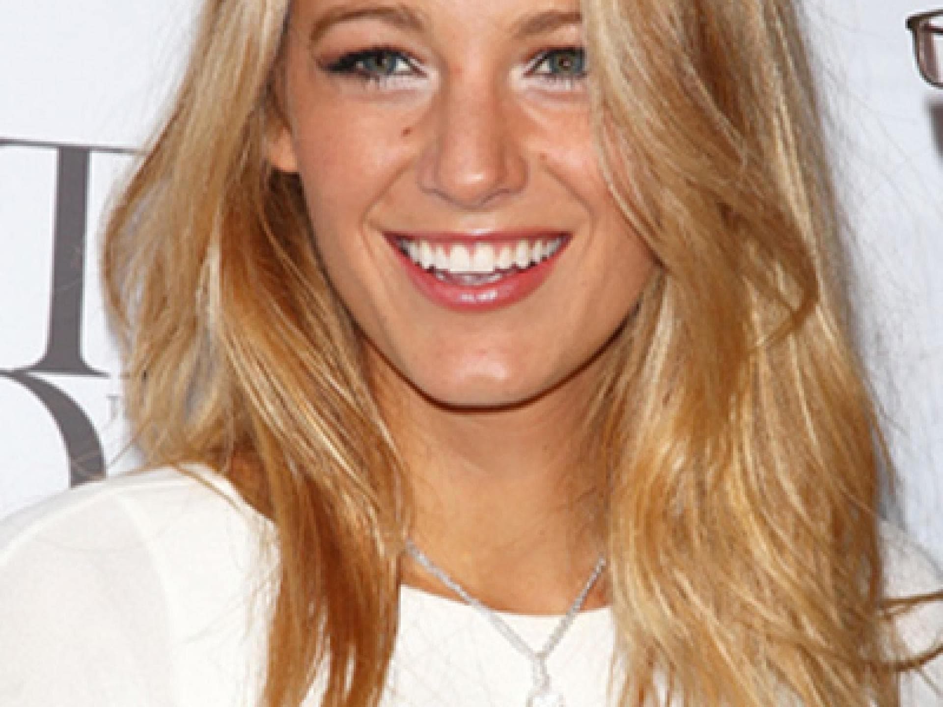 Ovale Gesichtsform wie Blake Lively Ovale Gesichtsform wie Blake Lively