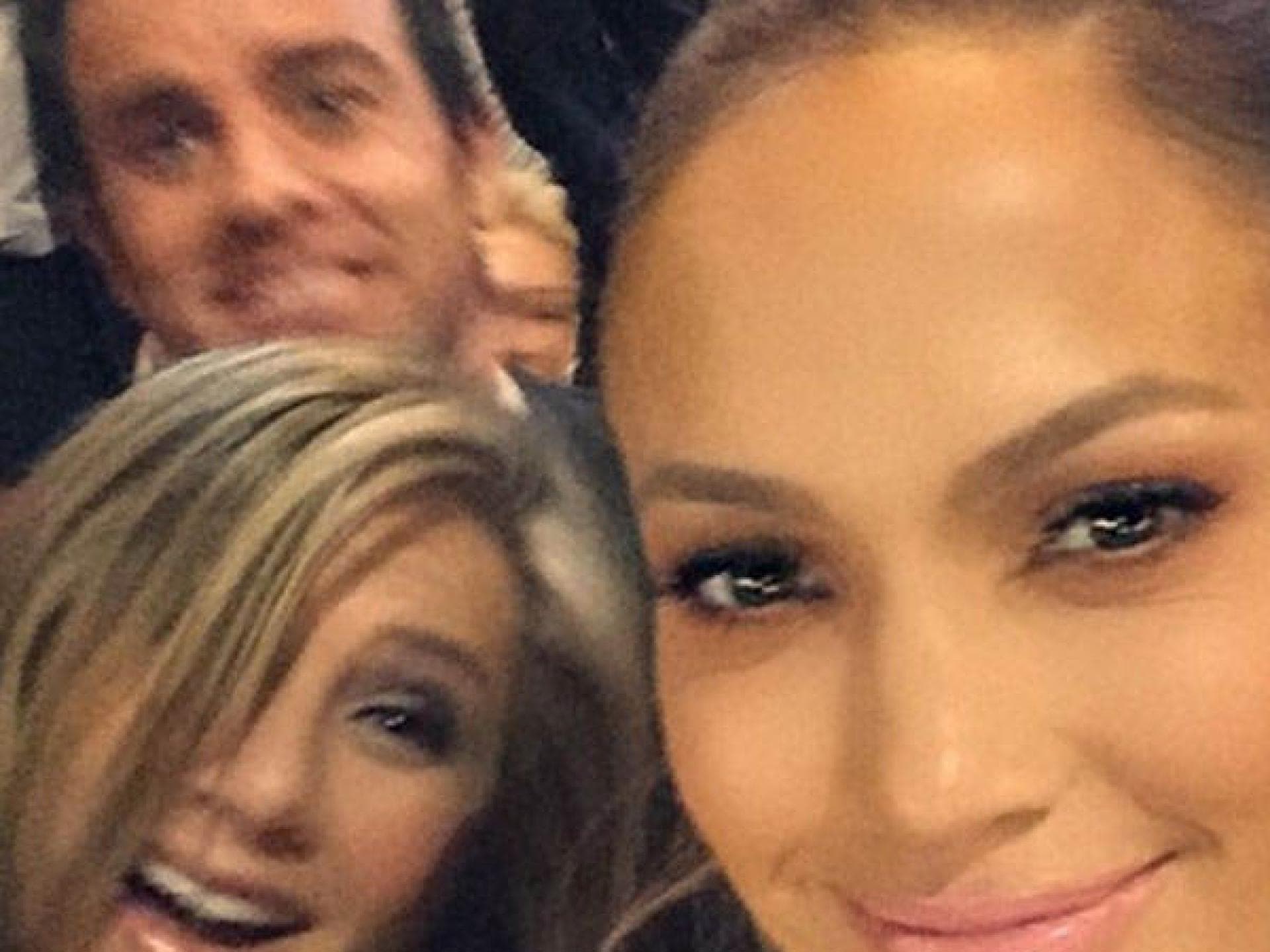 Jennifer Lopez: Photobomb