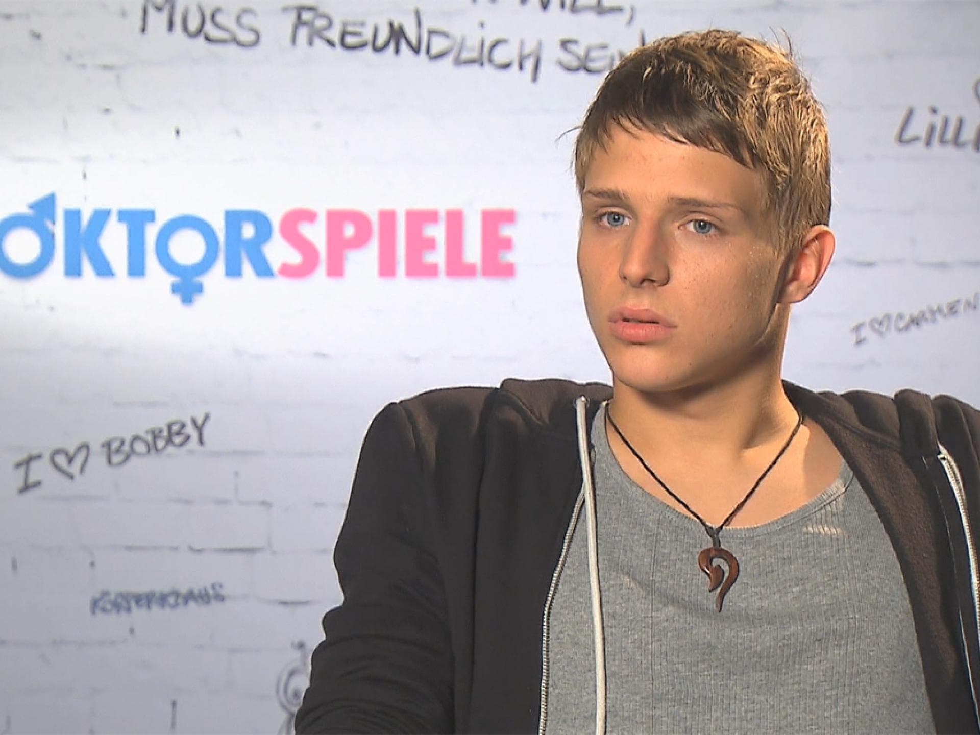 Merlin Rose im Interview zu "Doktorspiele" Quer Merlin Rose im Interview zu "Doktorspiele" Quer