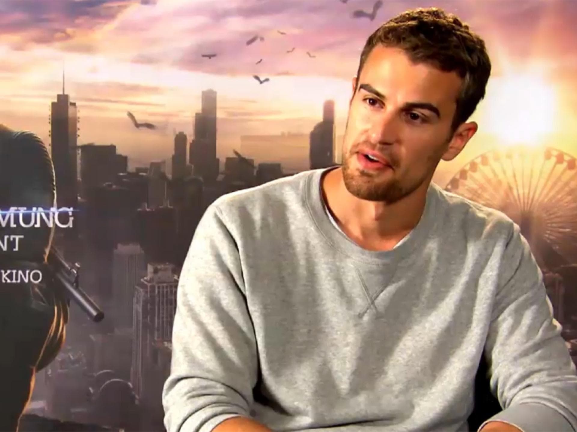 Theo James im Interview zu "Die Bestimmung: Divergent" Quer Theo James im Interview zu "Die Bestimmung: Divergent" Quer