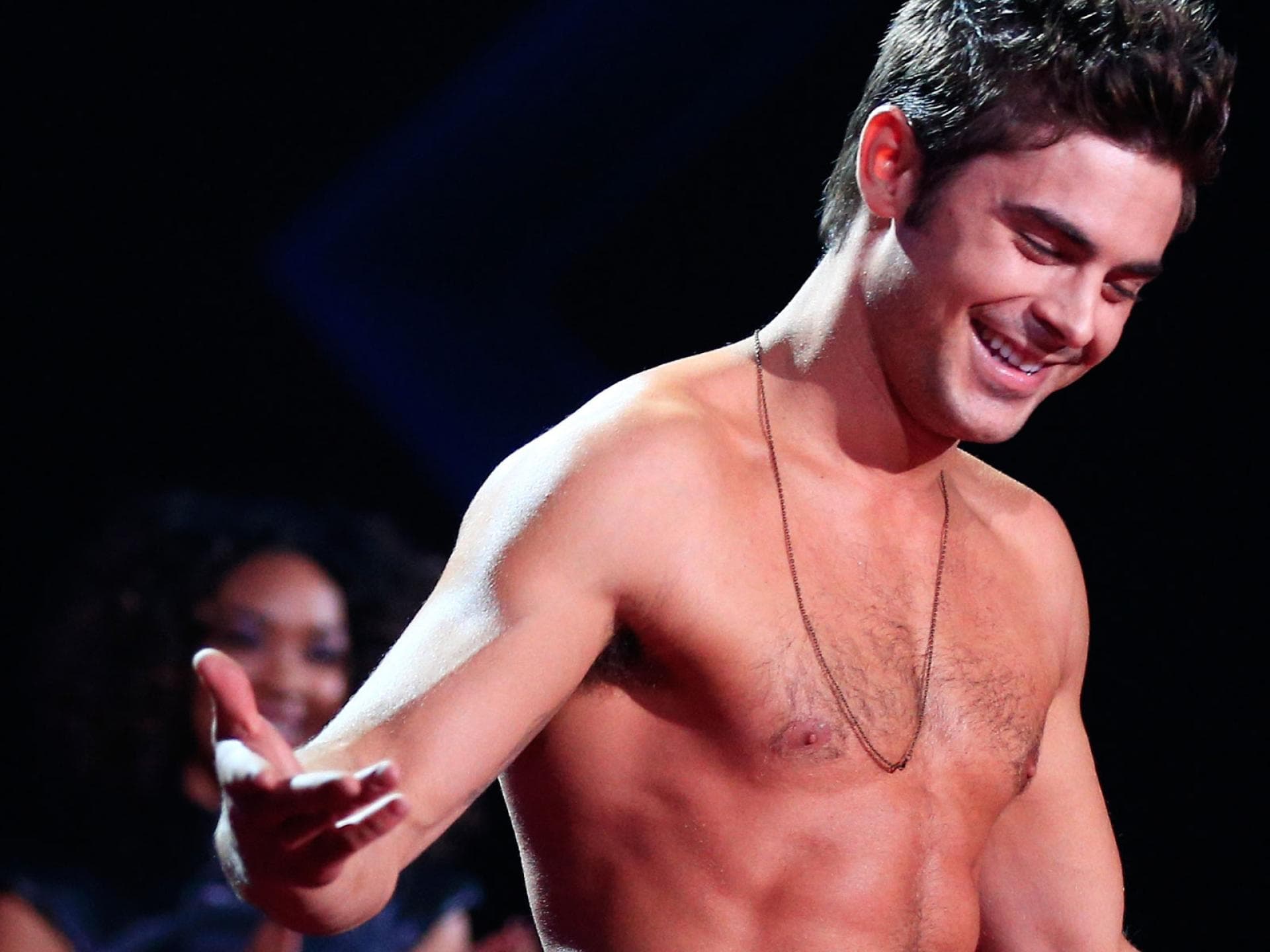 Zac Efron nackt im neuen "Für immer Single"-Clip Quer