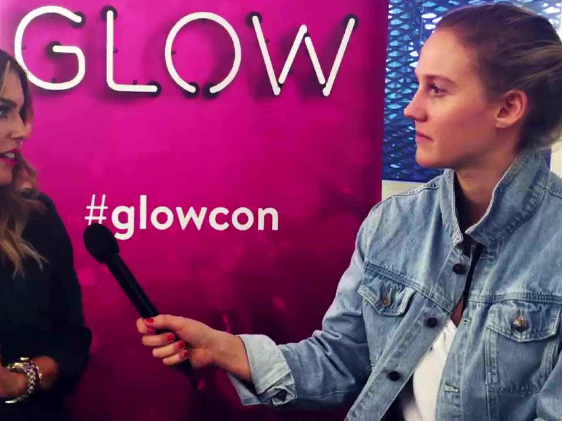 interview-mit-mrs-bella-auf-der-glow_Quer.jpg interview-mit-mrs-bella-auf-der-glow_Quer.jpg