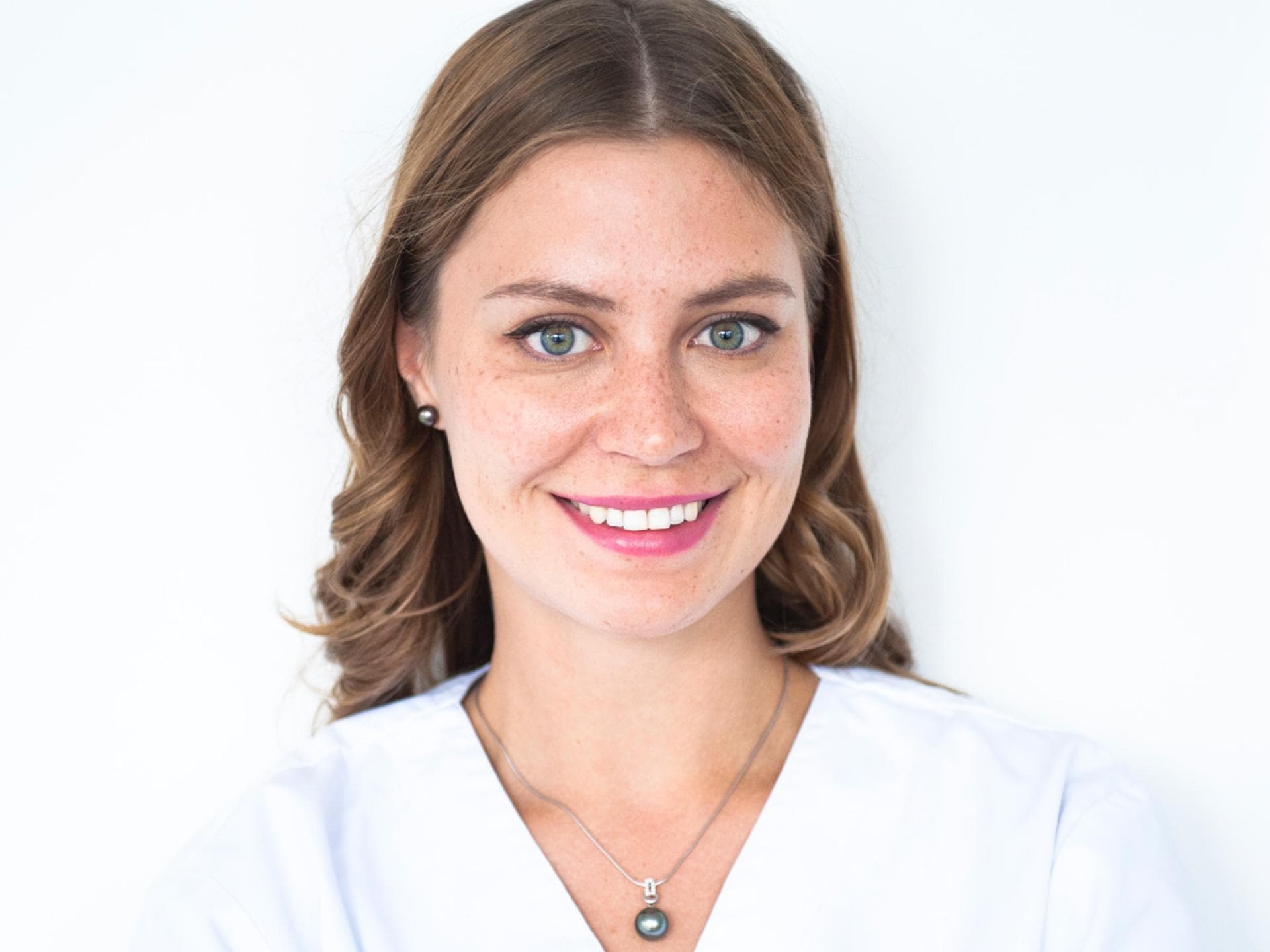 kamilla-sokorova-fachaerztin-bei-m1-med-beauty-2107857.png kamilla-sokorova-fachaerztin-bei-m1-med-beauty-2107857.png