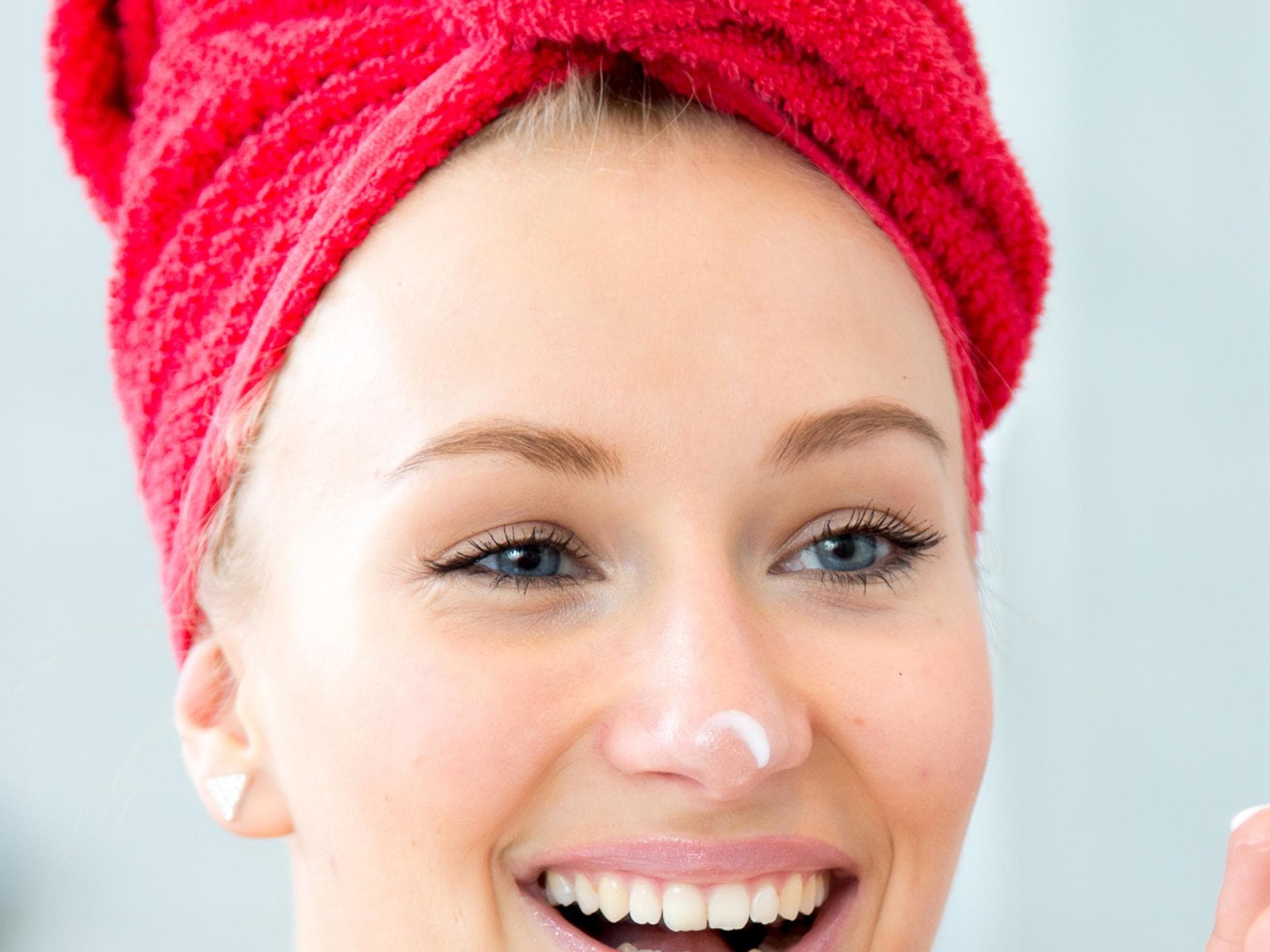 Das kannst du dagegen unternehmen: fetthaltige Creme + viel Trinken