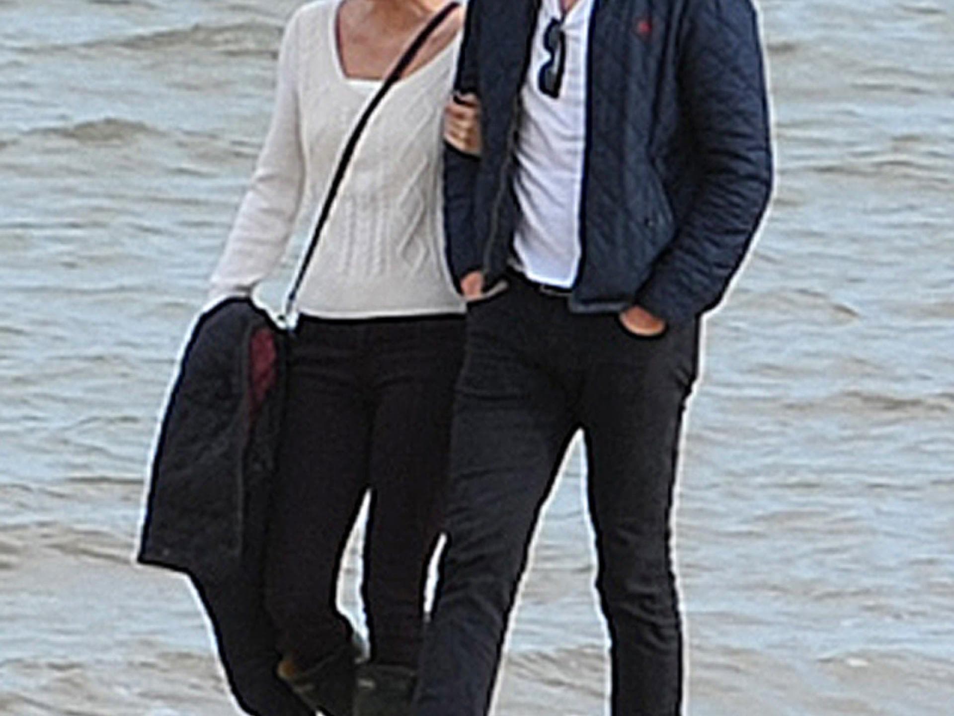 Taylor-Swift-und-Tom-Hiddleston-am-Strand-inline