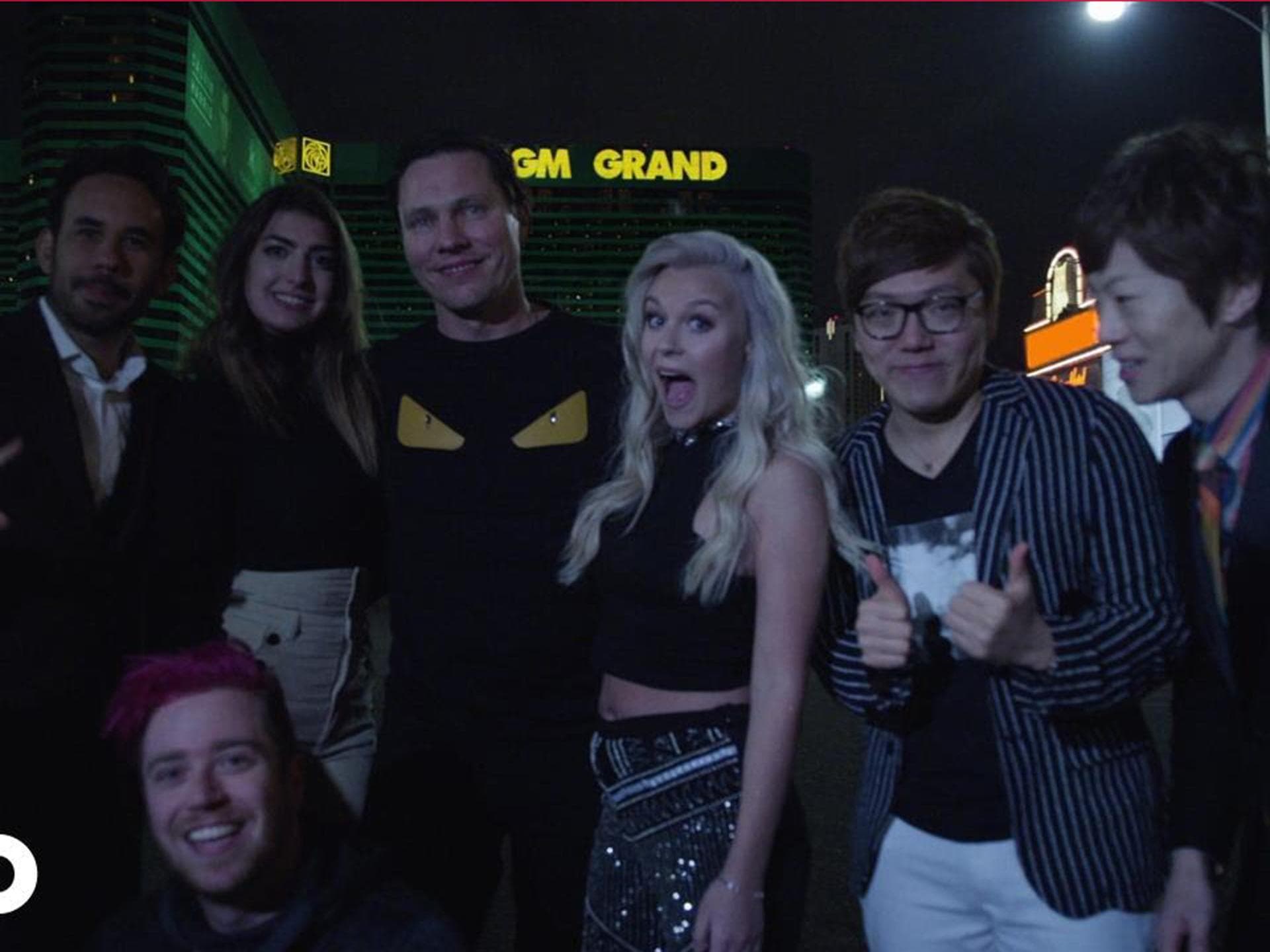 Dagi im Musikvideo von Tiësto