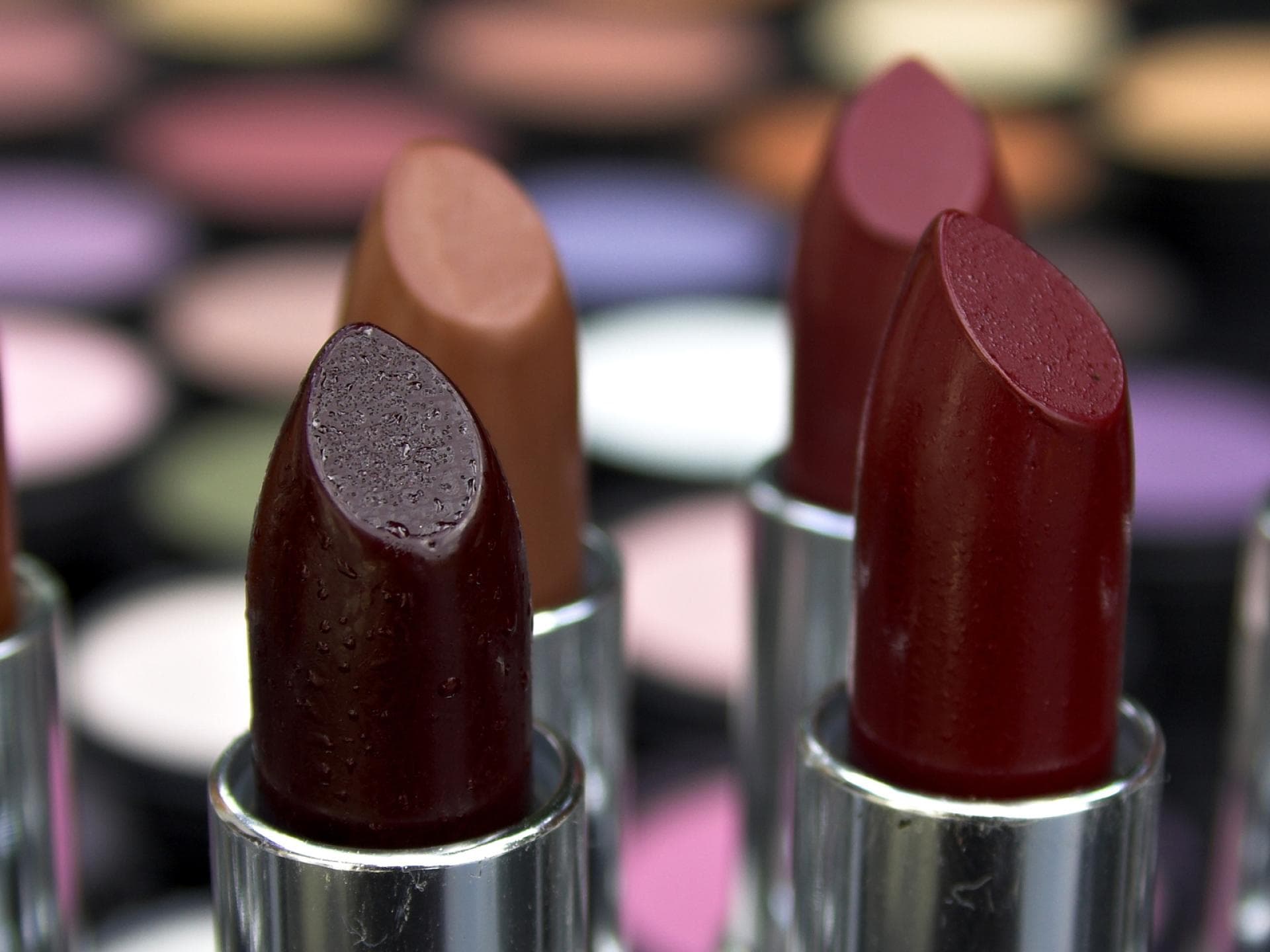 Lippenstifte Braun bis Gold quer 