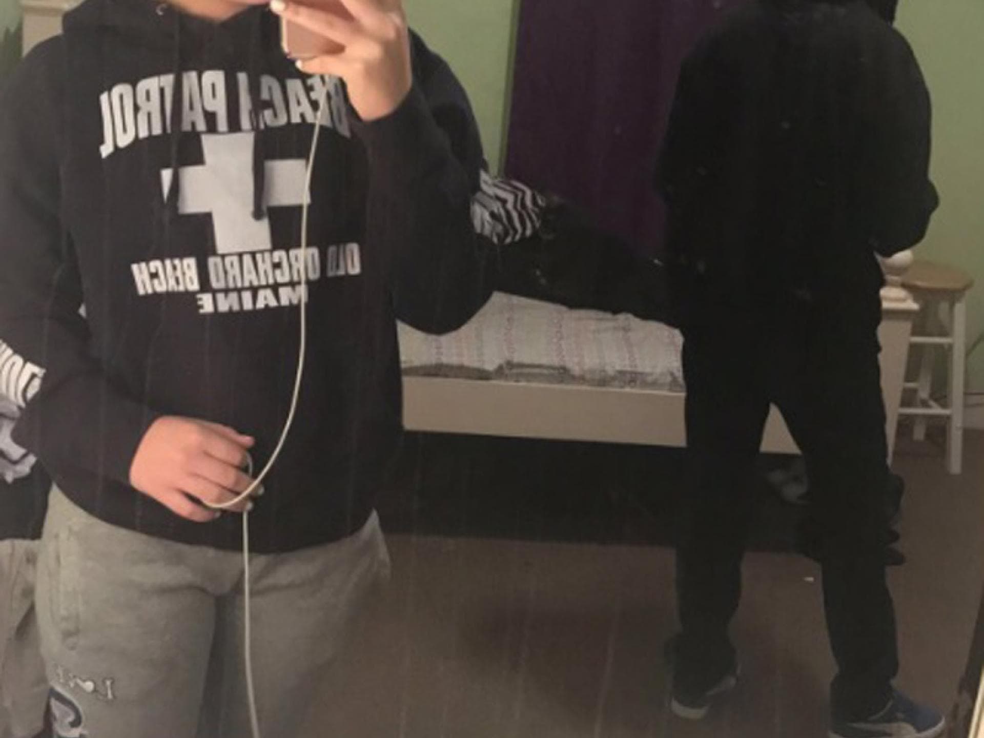 Sie hilft dir, einen Jungen eifersüchtig zu machen Sie hilft dir, einen Jungen eifersüchtig zu machen