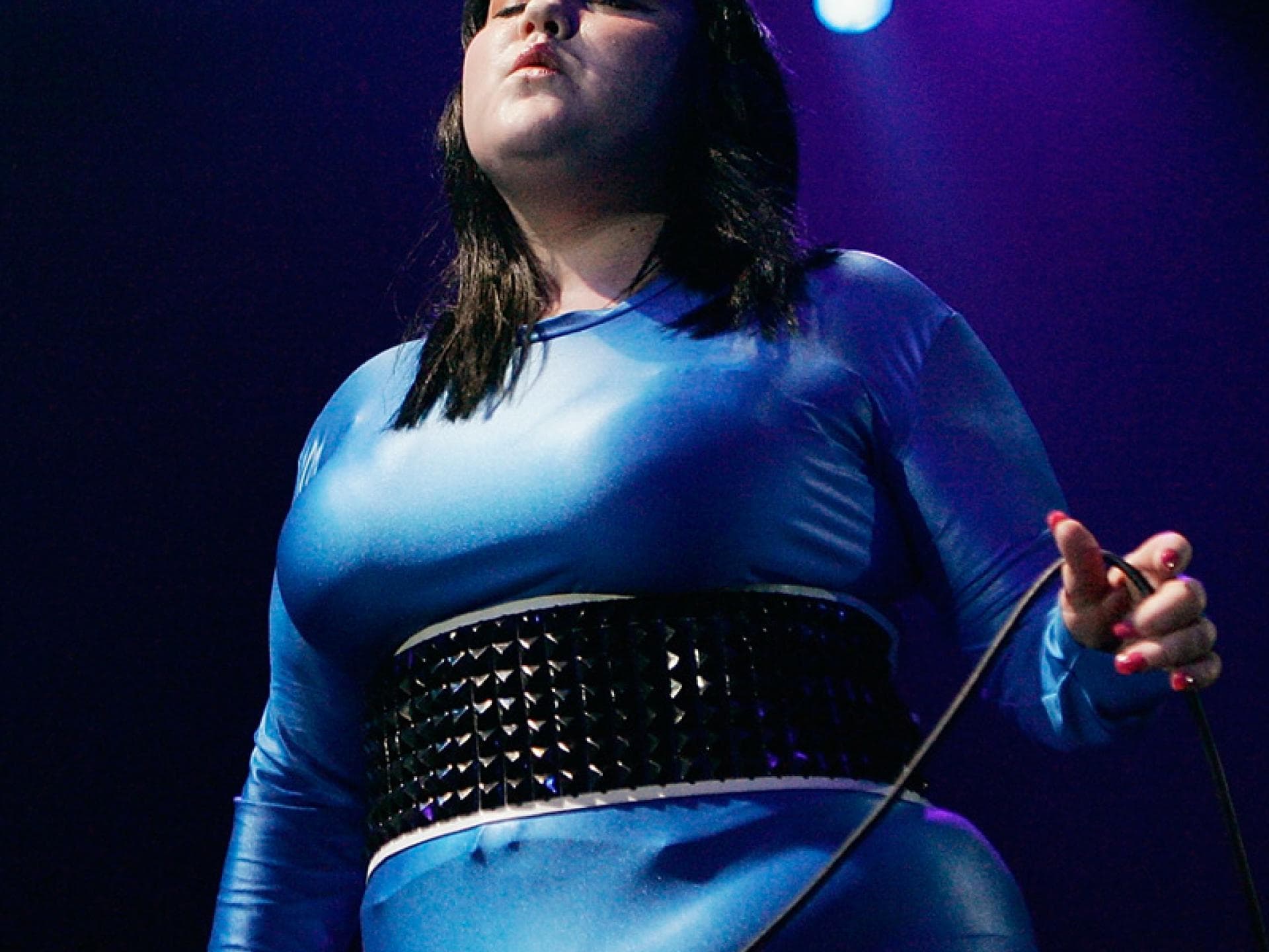Beth Ditto im Ganzkörperanzug