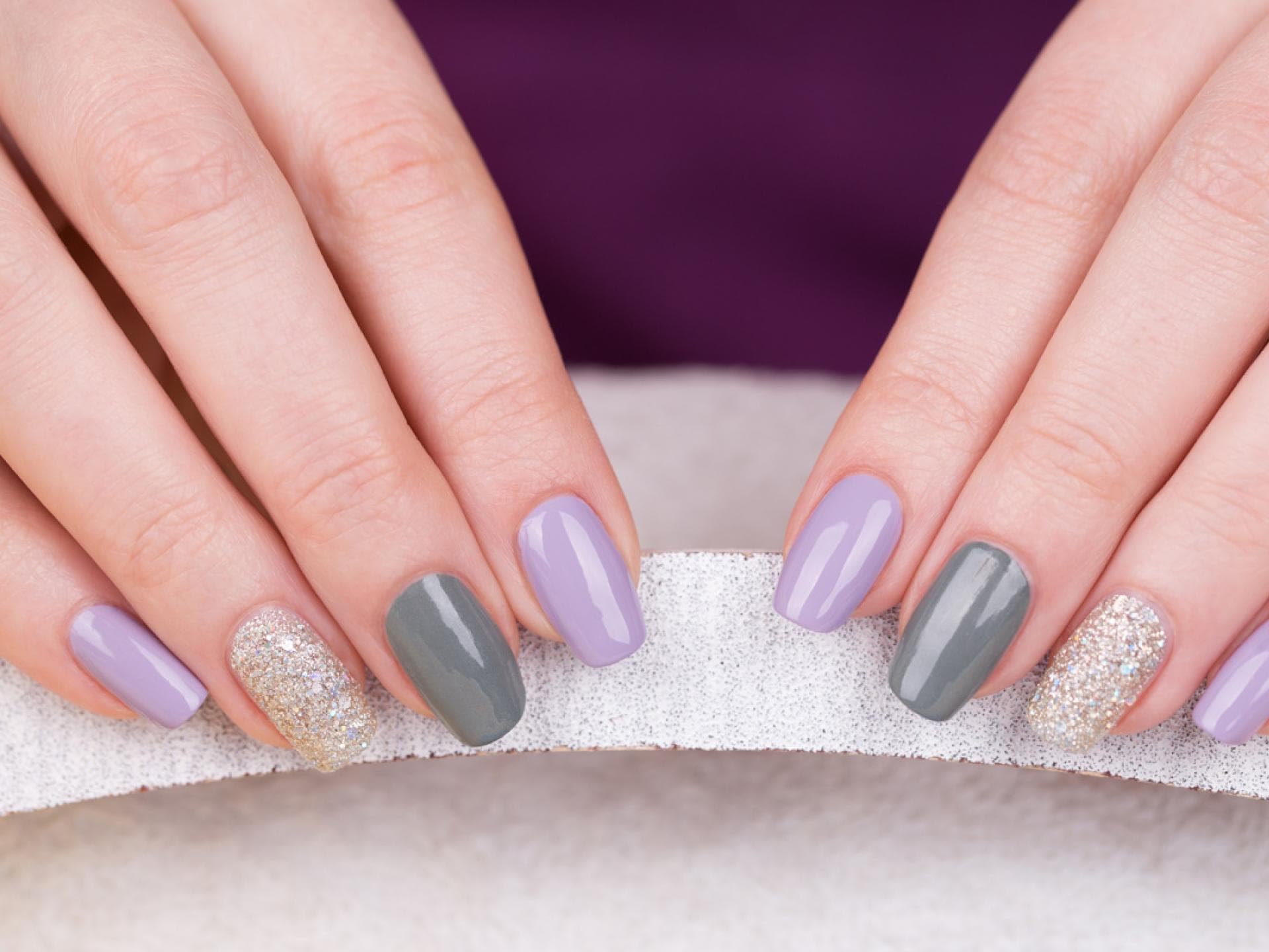 Glitzer-Nagellack richtig auftragen