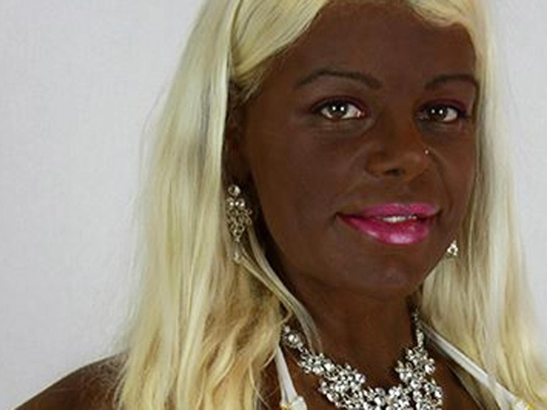 Martina-Big-schwarze-Barbie-quer Martina-Big-schwarze-Barbie-quer
