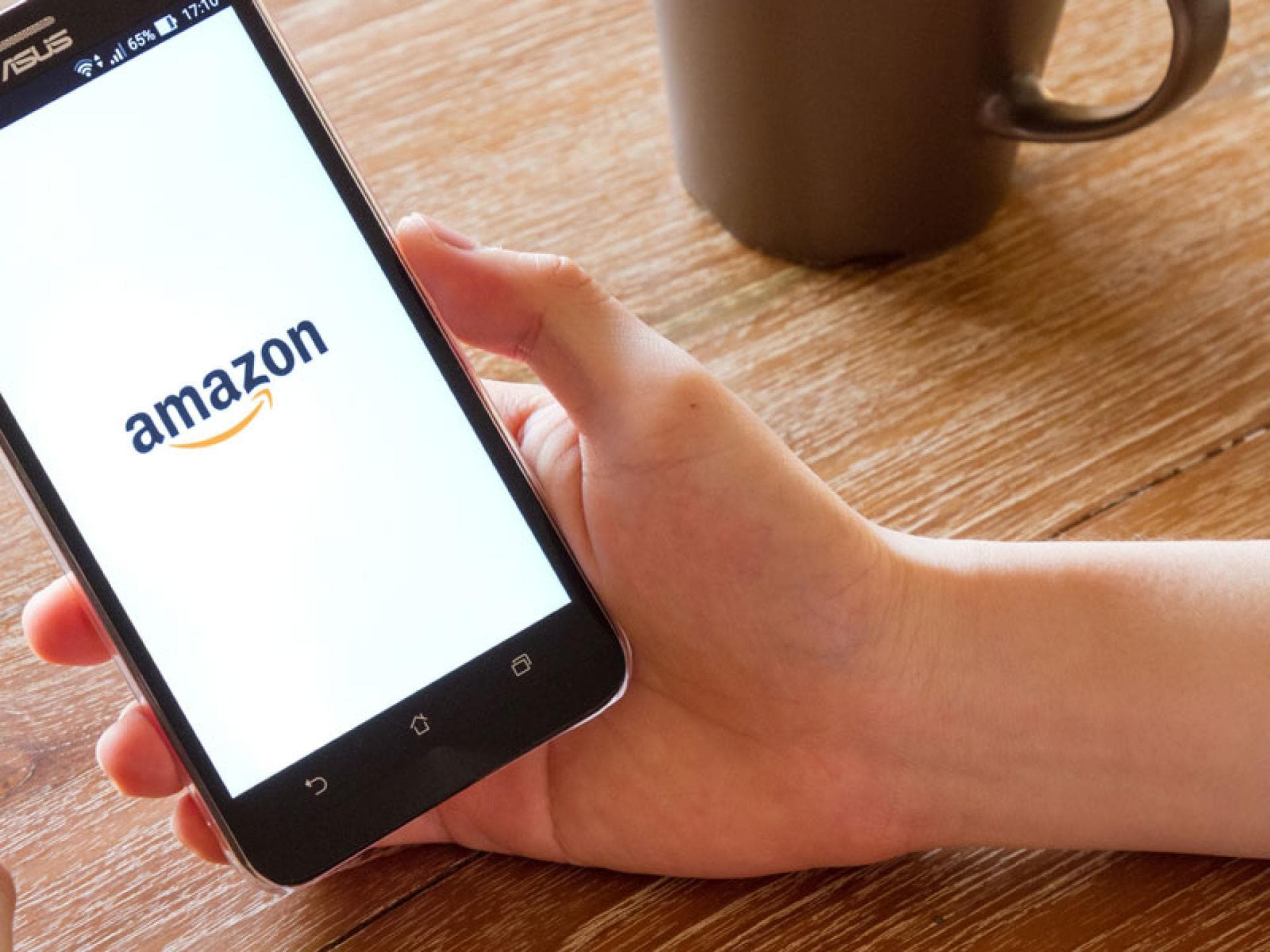amazon-kritik-magersuchtspulli-quer amazon-kritik-magersuchtspulli-quer