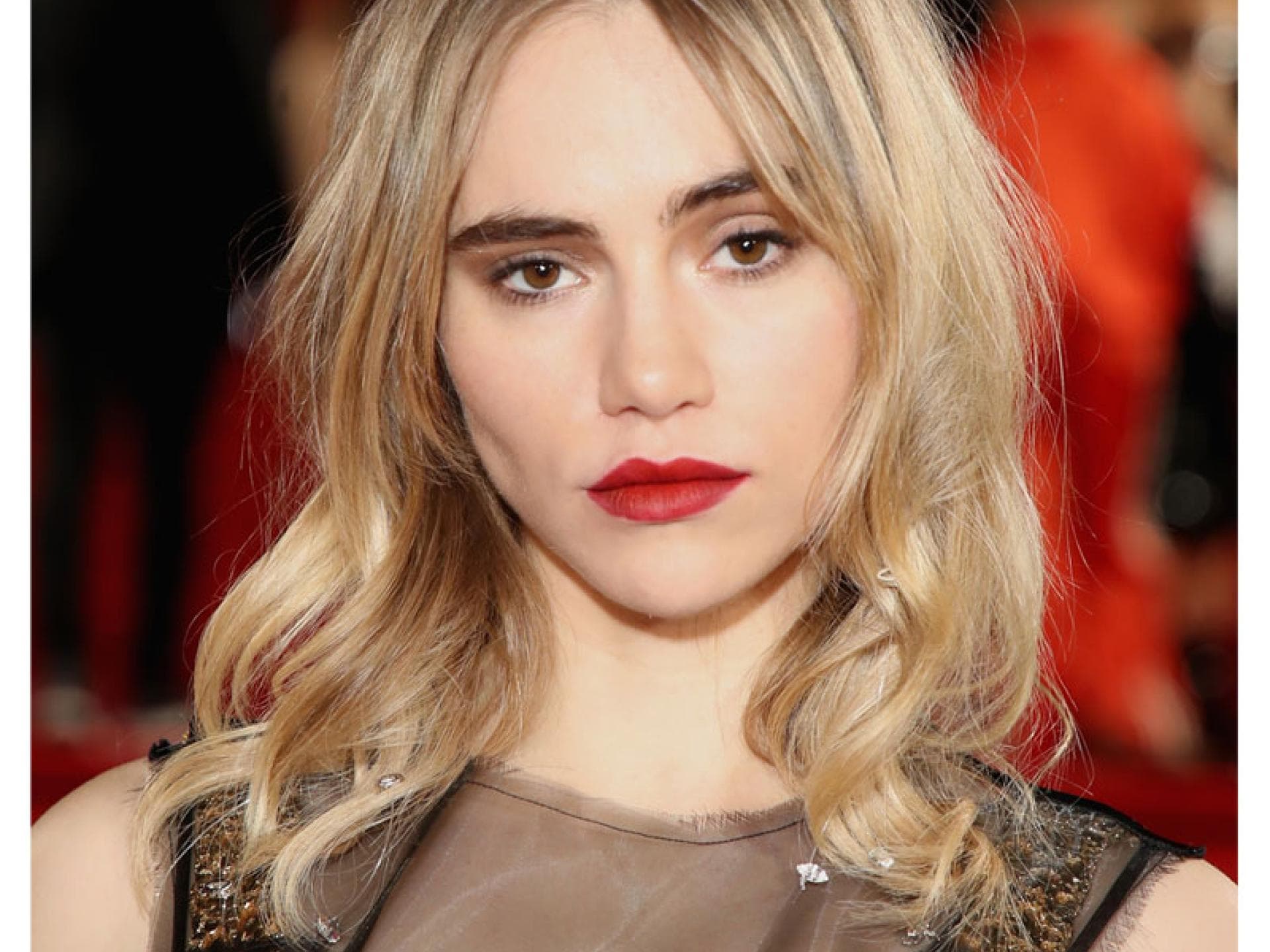 Curtain-Bangs-Suki-Waterhouse-inline