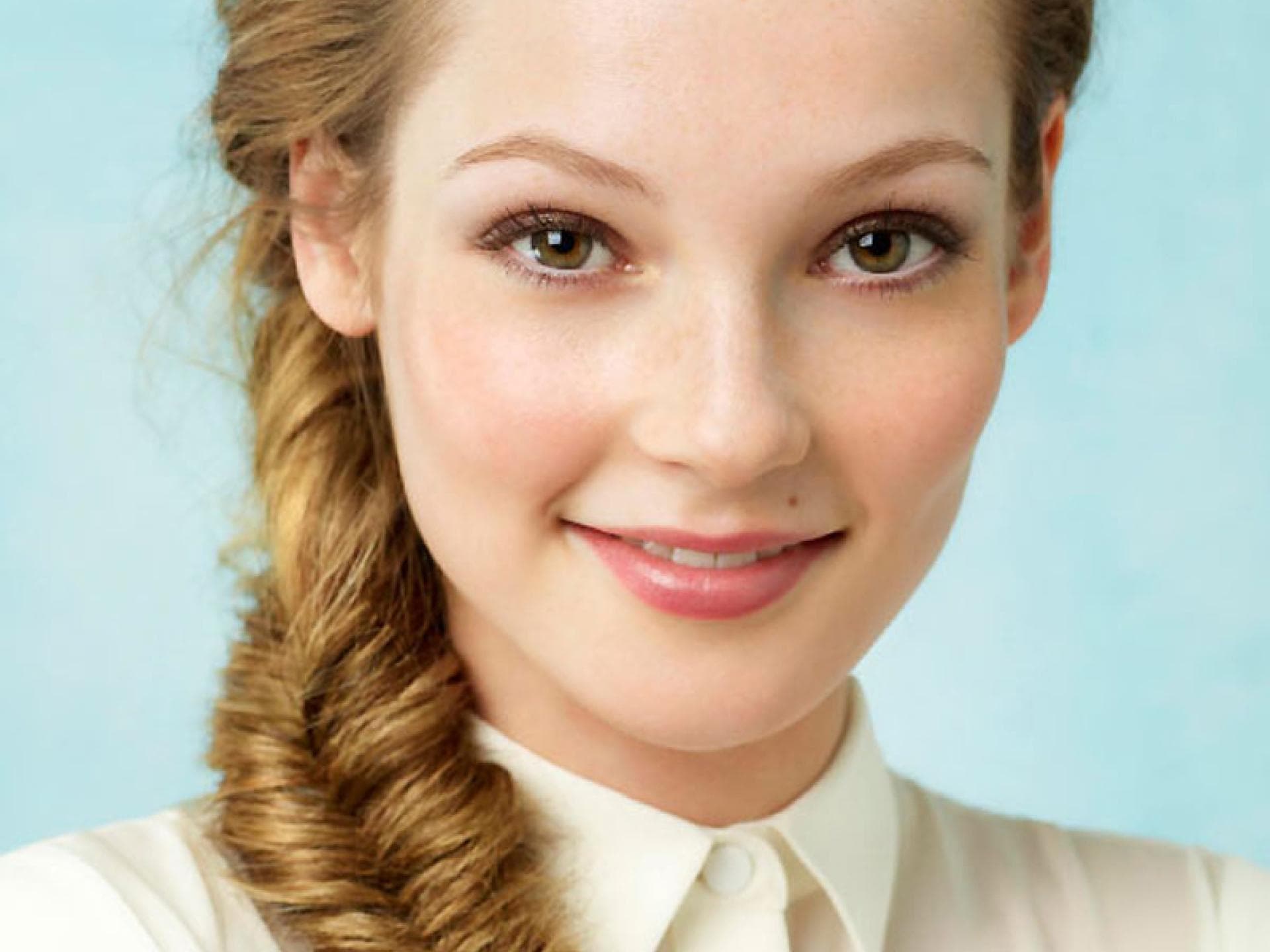 Konfirmationsfrisur mit Fischgrätenzopf