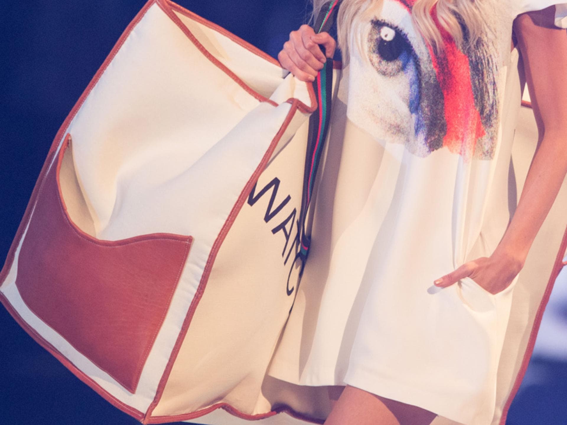 Serlina Hohmann mit Joop-Geschmacksverirrung Serlina Hohmann mit Joop-Geschmacksverirrung